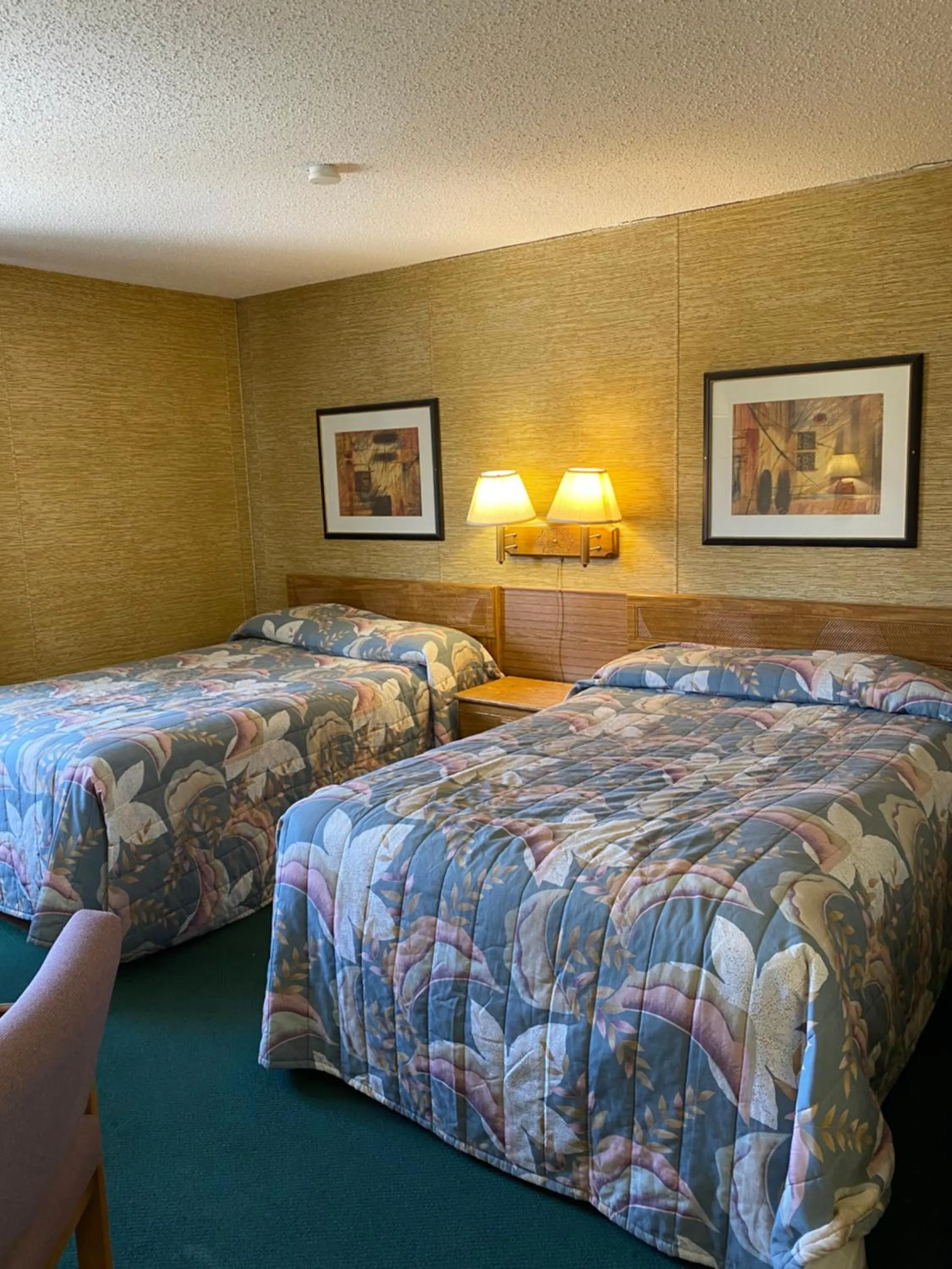 Bed in Burr Oak Motel