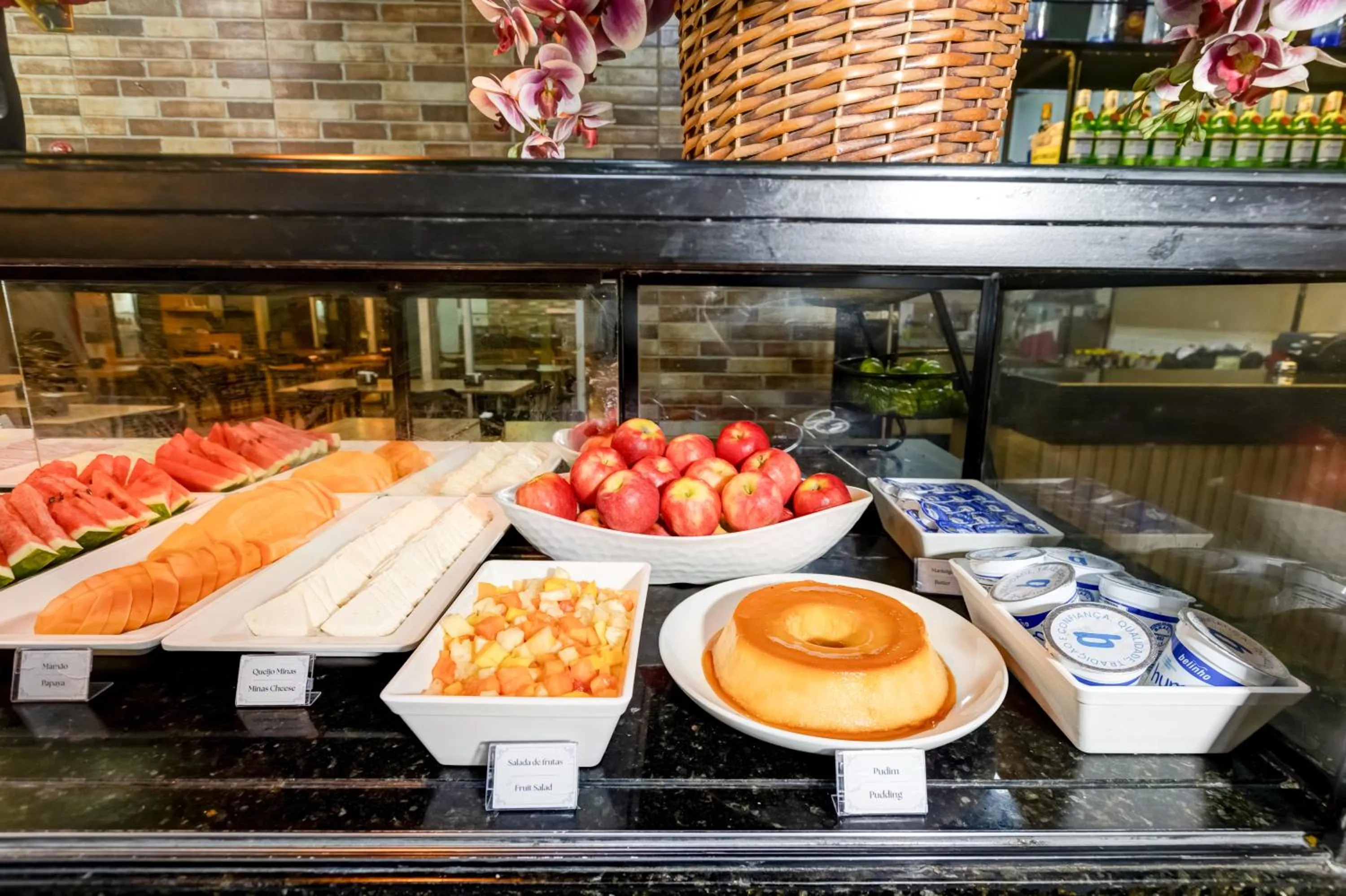 Breakfast in Allia Gran Pampulha Suites