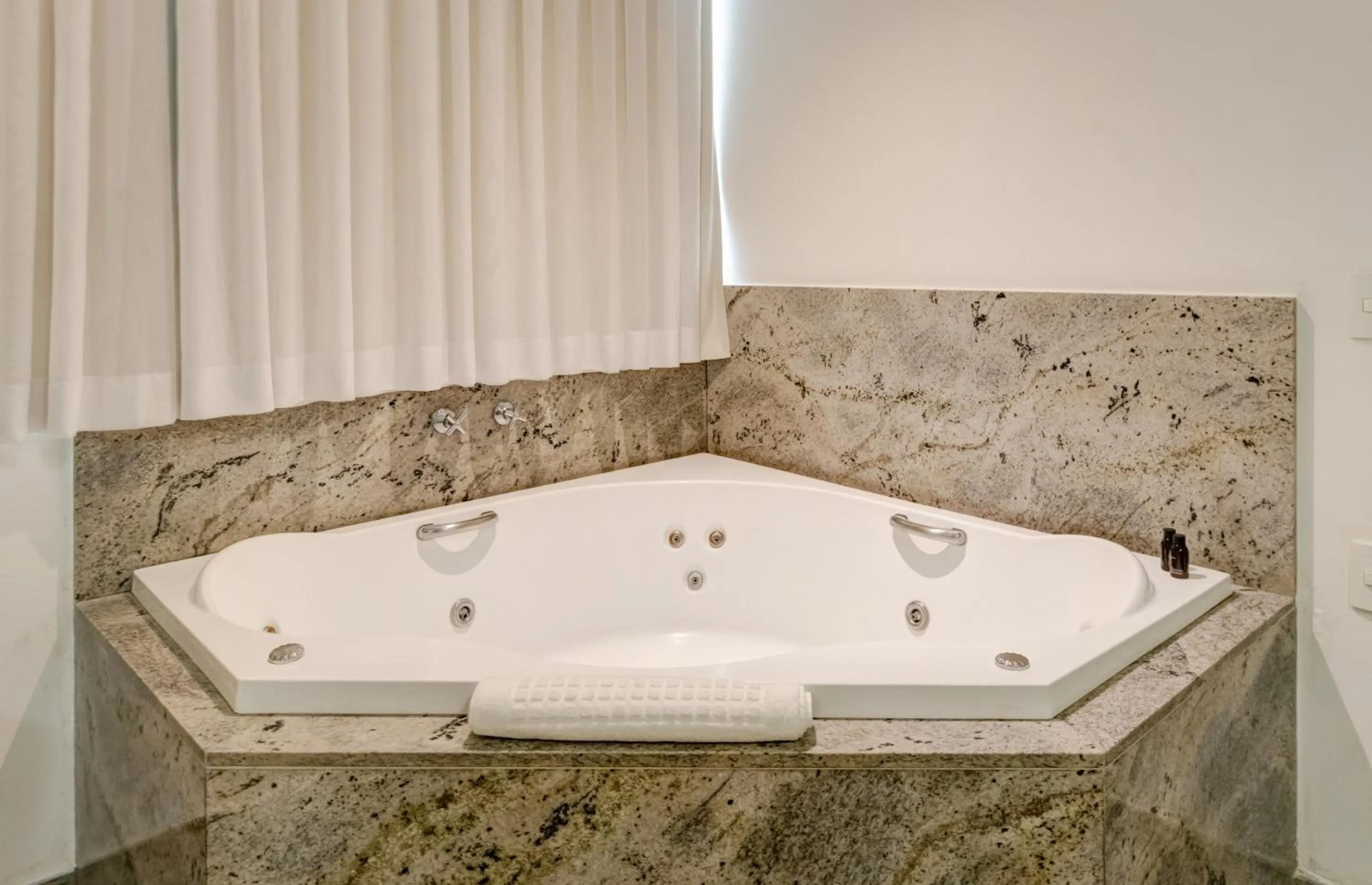 Hot Tub in Allia Gran Pampulha Suites