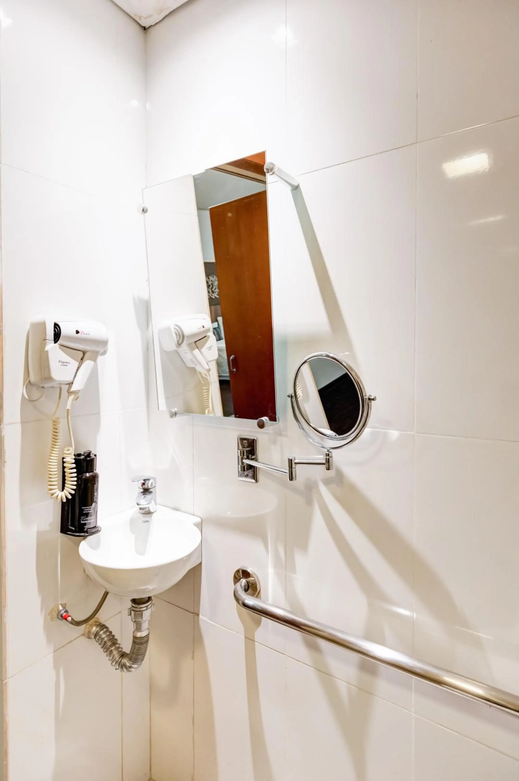 Bathroom in Allia Gran Pampulha Suites