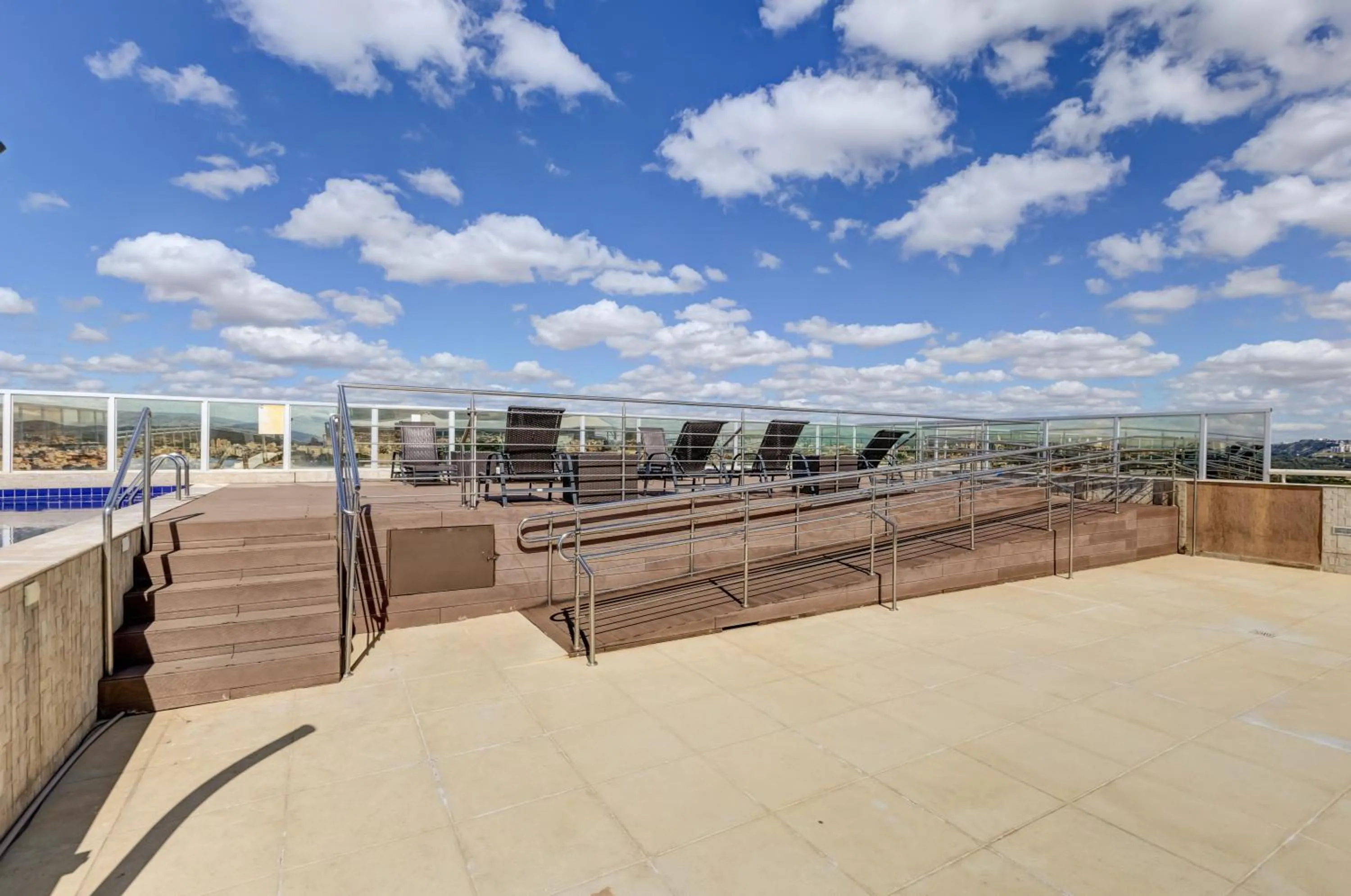 Swimming pool in Allia Gran Pampulha Suites