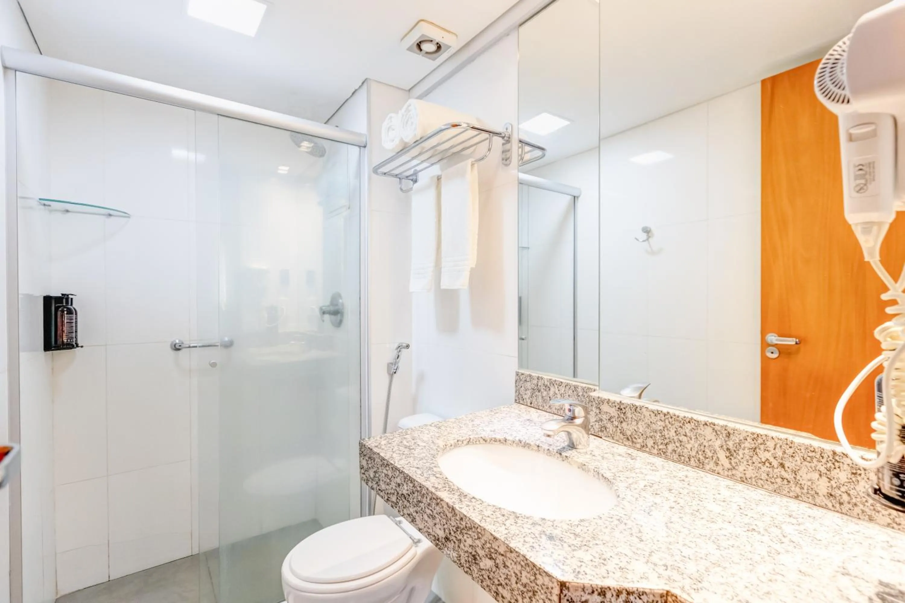 Bathroom in Allia Gran Pampulha Suites