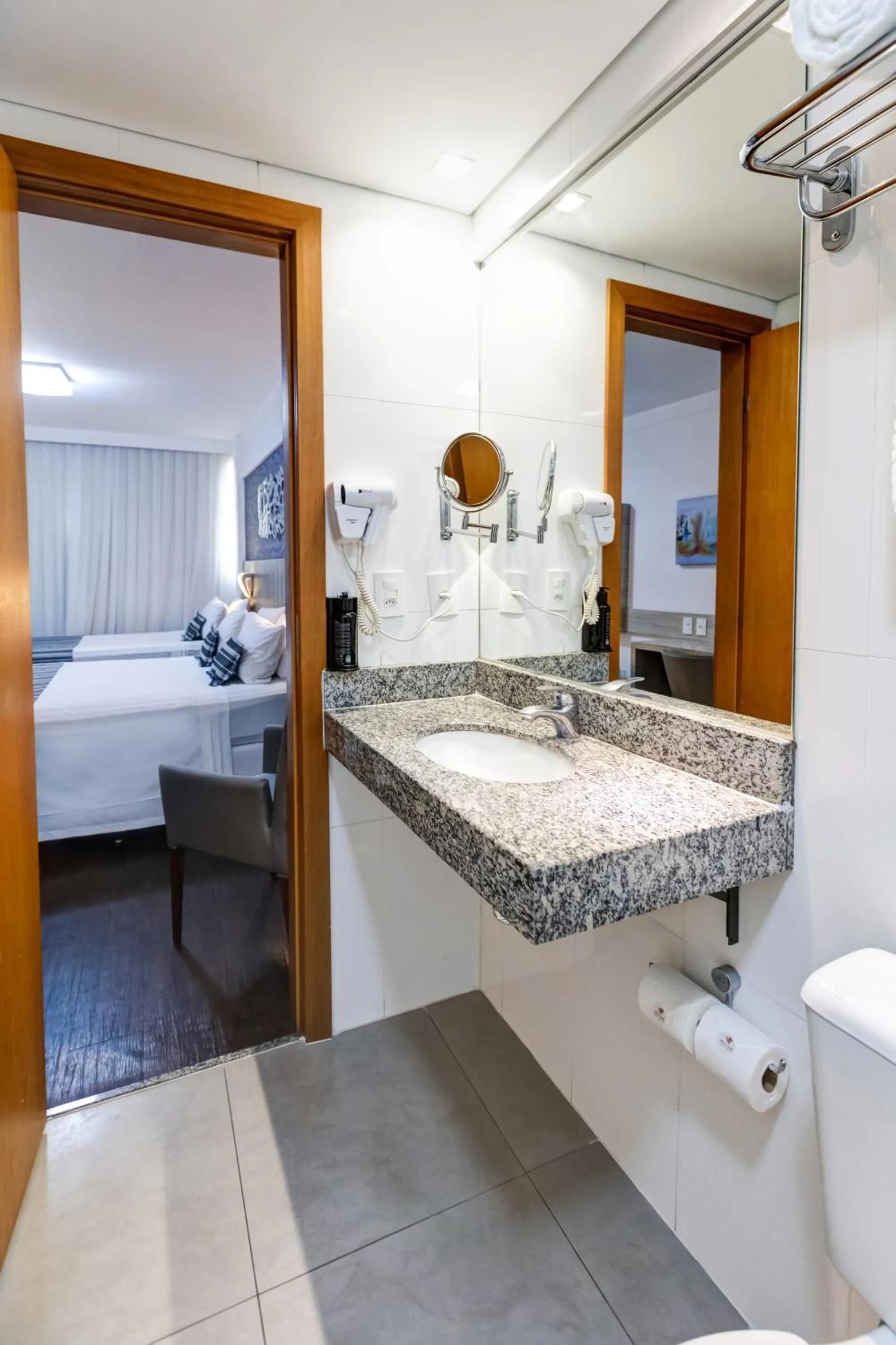 Bathroom, Bed in Allia Gran Pampulha Suites