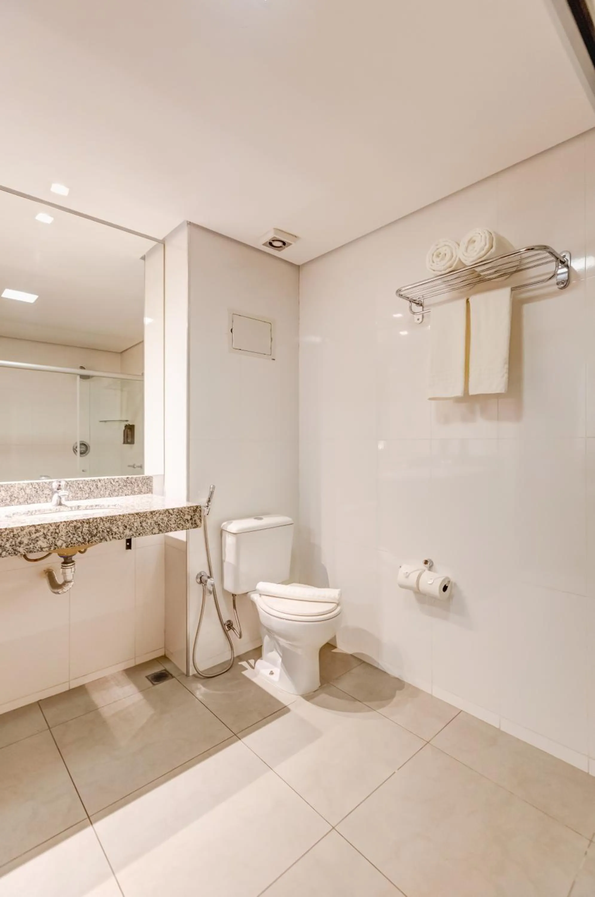 Bathroom in Allia Gran Pampulha Suites