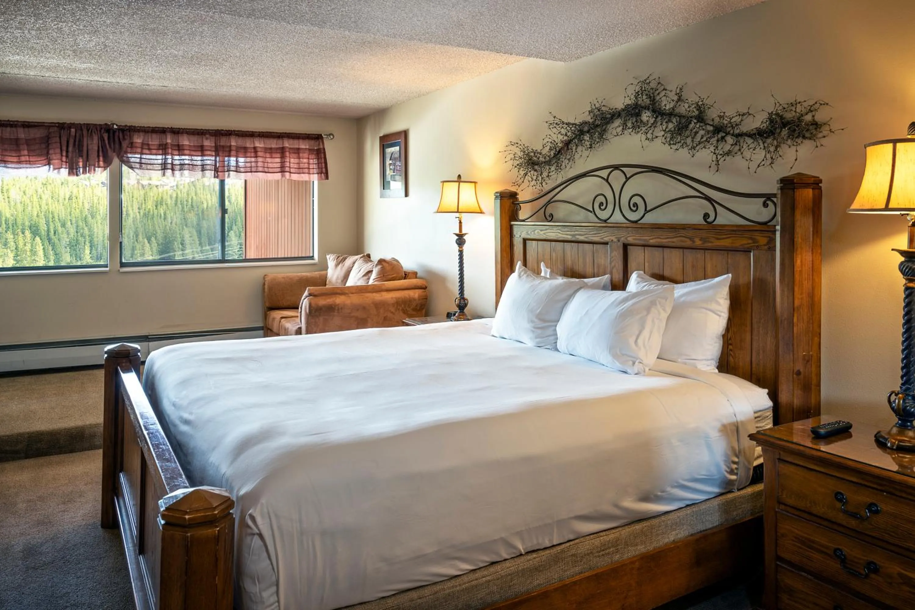 Bedroom, Bed in Beaver Run Resort