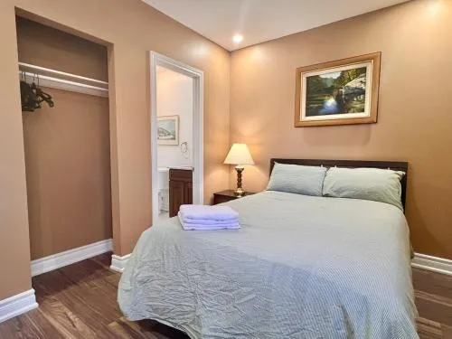 Upgraded Rooms with Bath 7-min to Subway Near Downsview Rogers Stadium