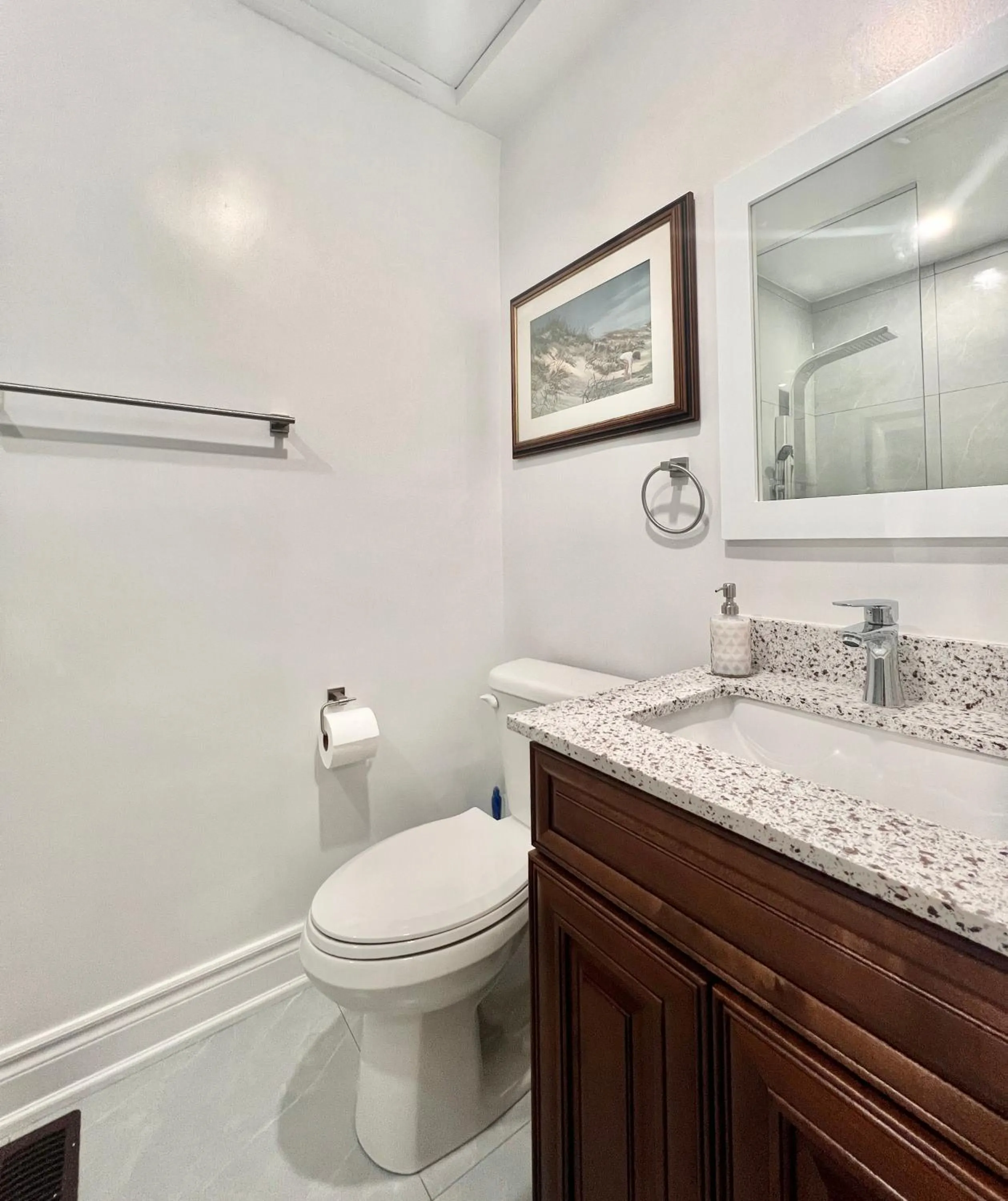 Toilet in Upgraded Rooms with Bath 7-min to Subway Near Downsview Rogers Stadium