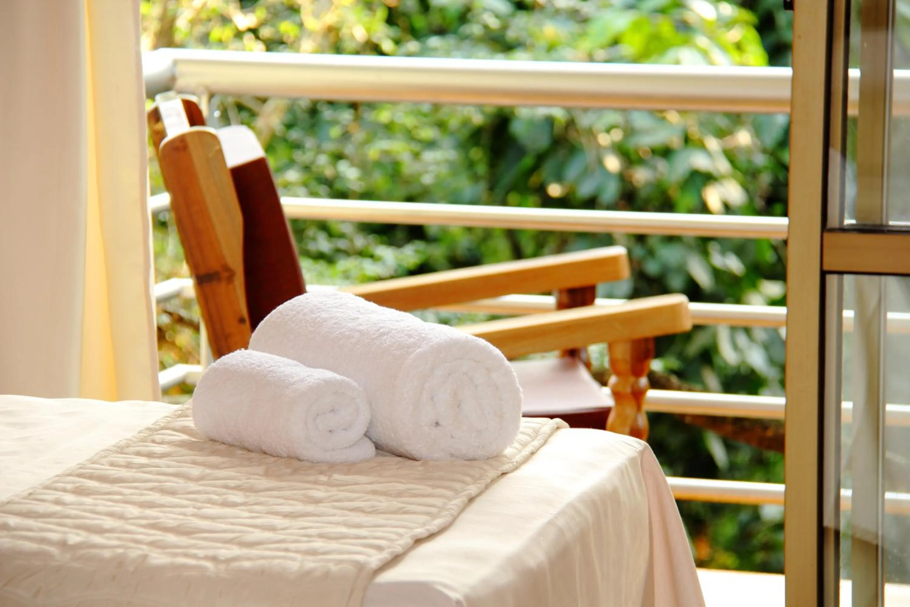 Balcony/Terrace, Bed in Rainforest Hotel & Cabañas