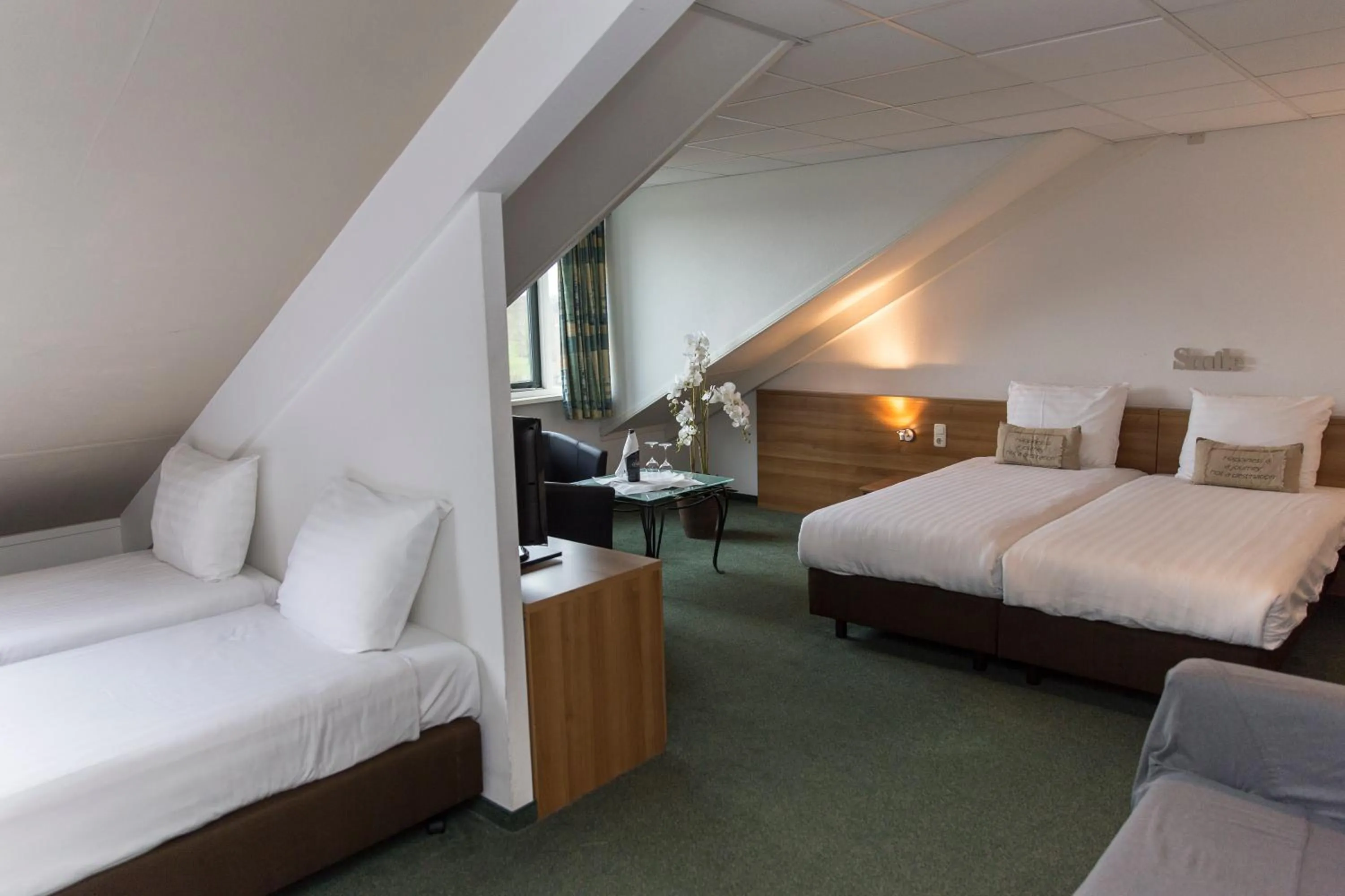 Bedroom, Bed in Fletcher Hotel Restaurant Heidehof