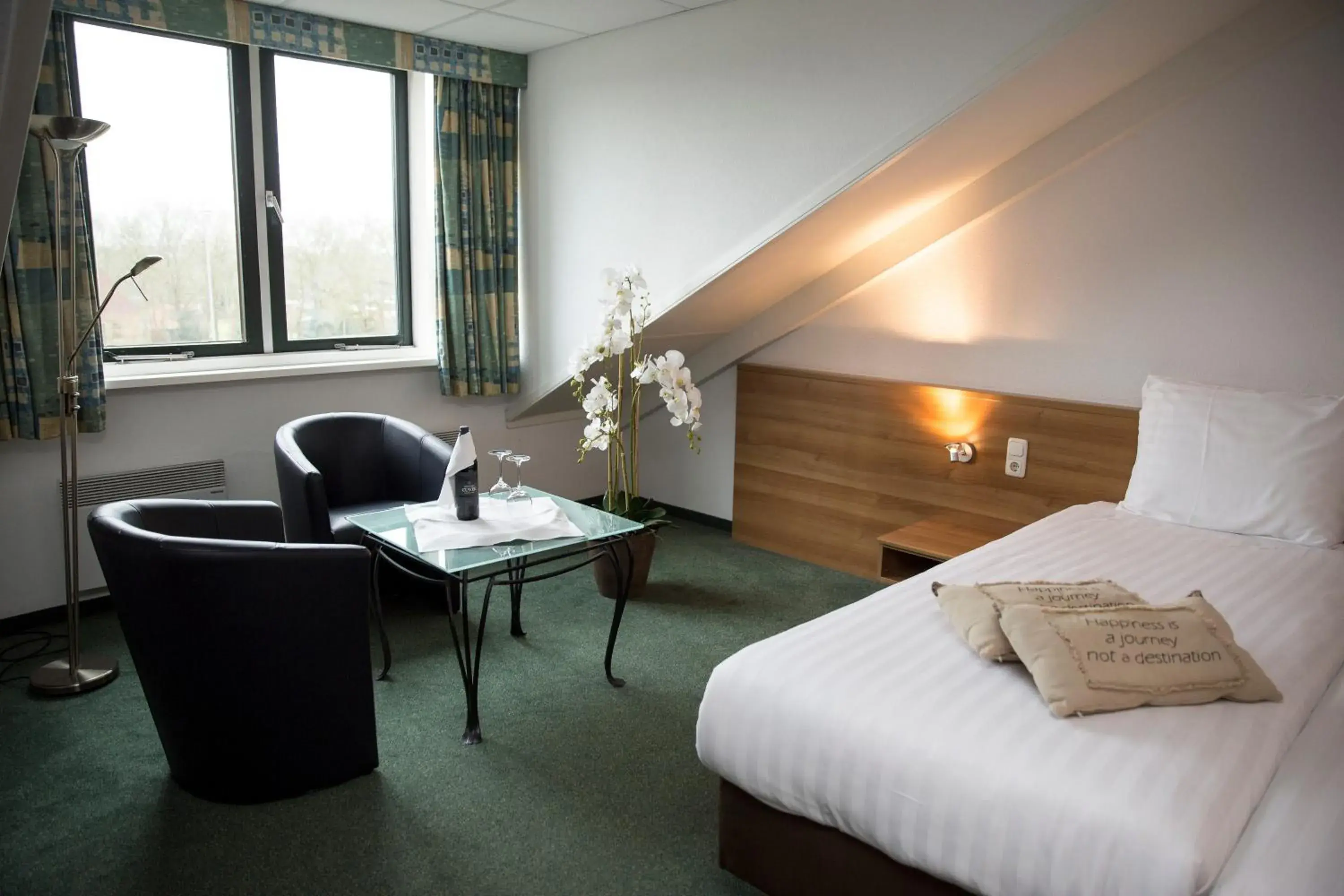 Seating area, Bed in Fletcher Hotel Restaurant Heidehof Seating area, Bed in Fletcher Hotel Restaurant Heidehof