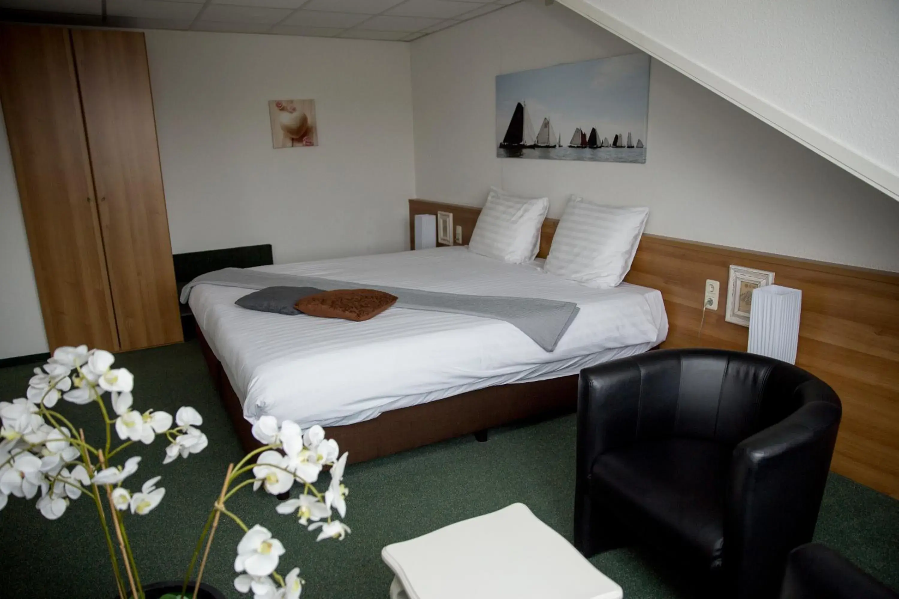 Bedroom, Bed in Fletcher Hotel Restaurant Heidehof Bedroom, Bed in Fletcher Hotel Restaurant Heidehof