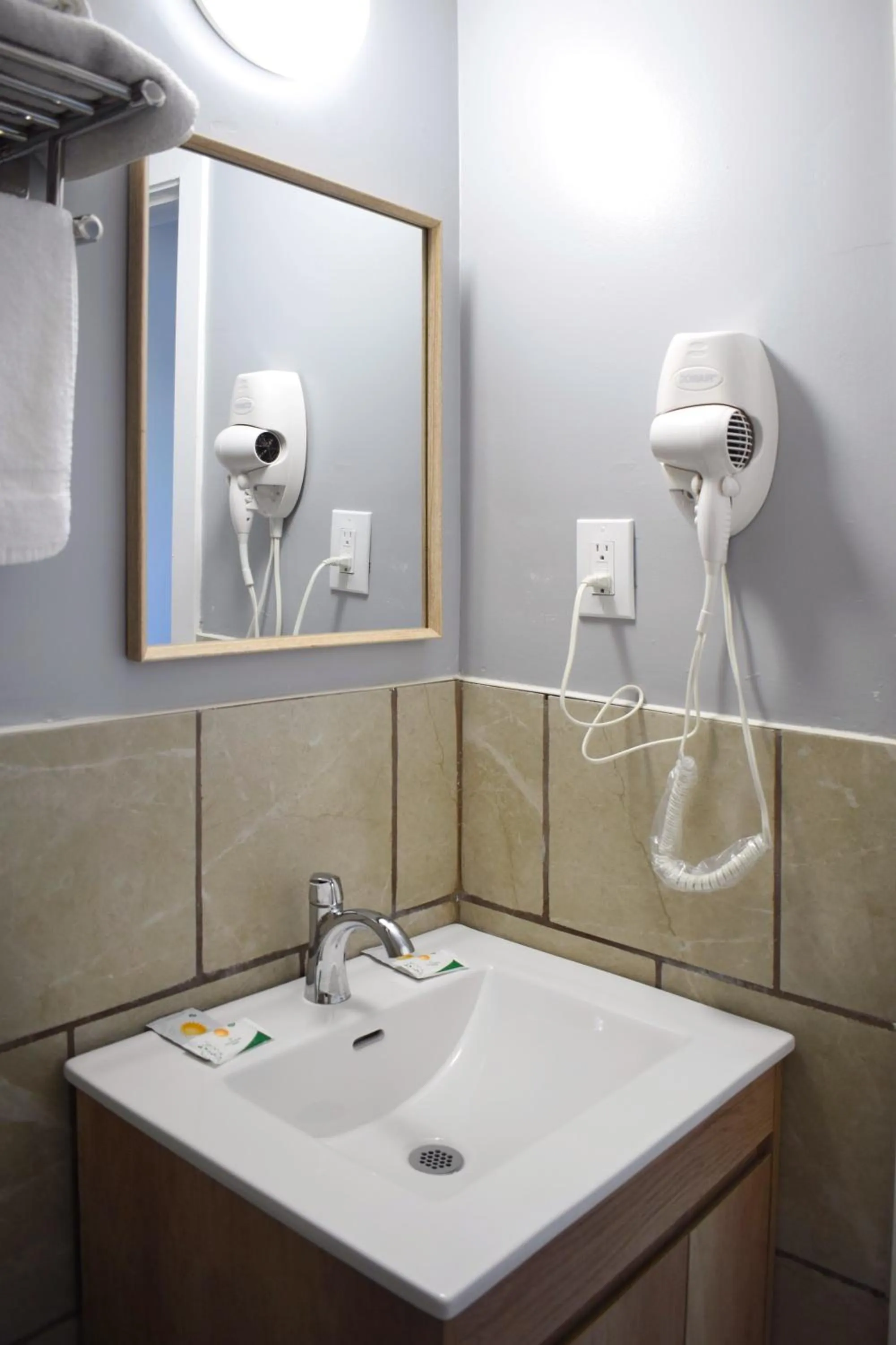 Bathroom in Elect Inn 5