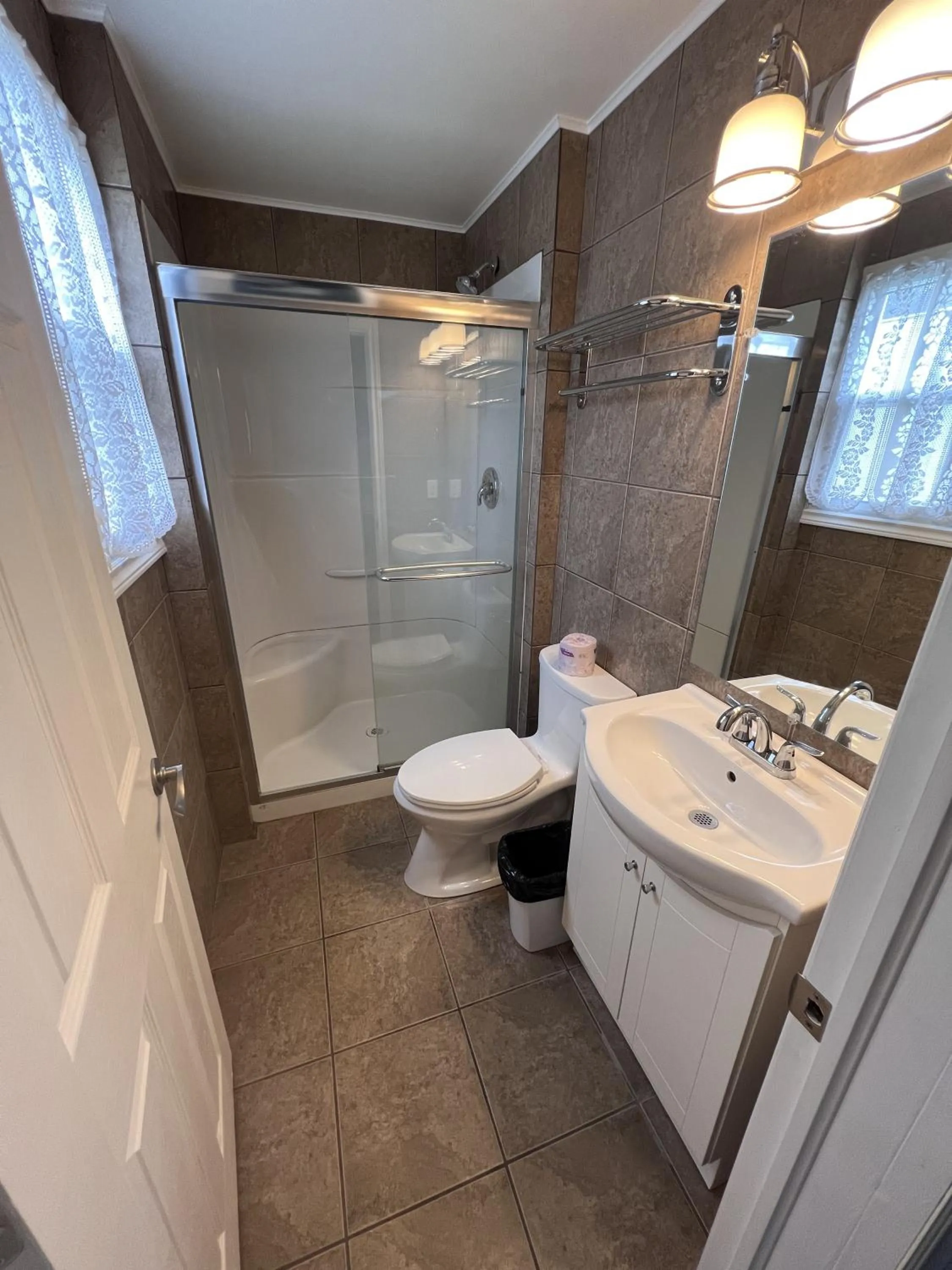 Toilet in Elect Inn 5