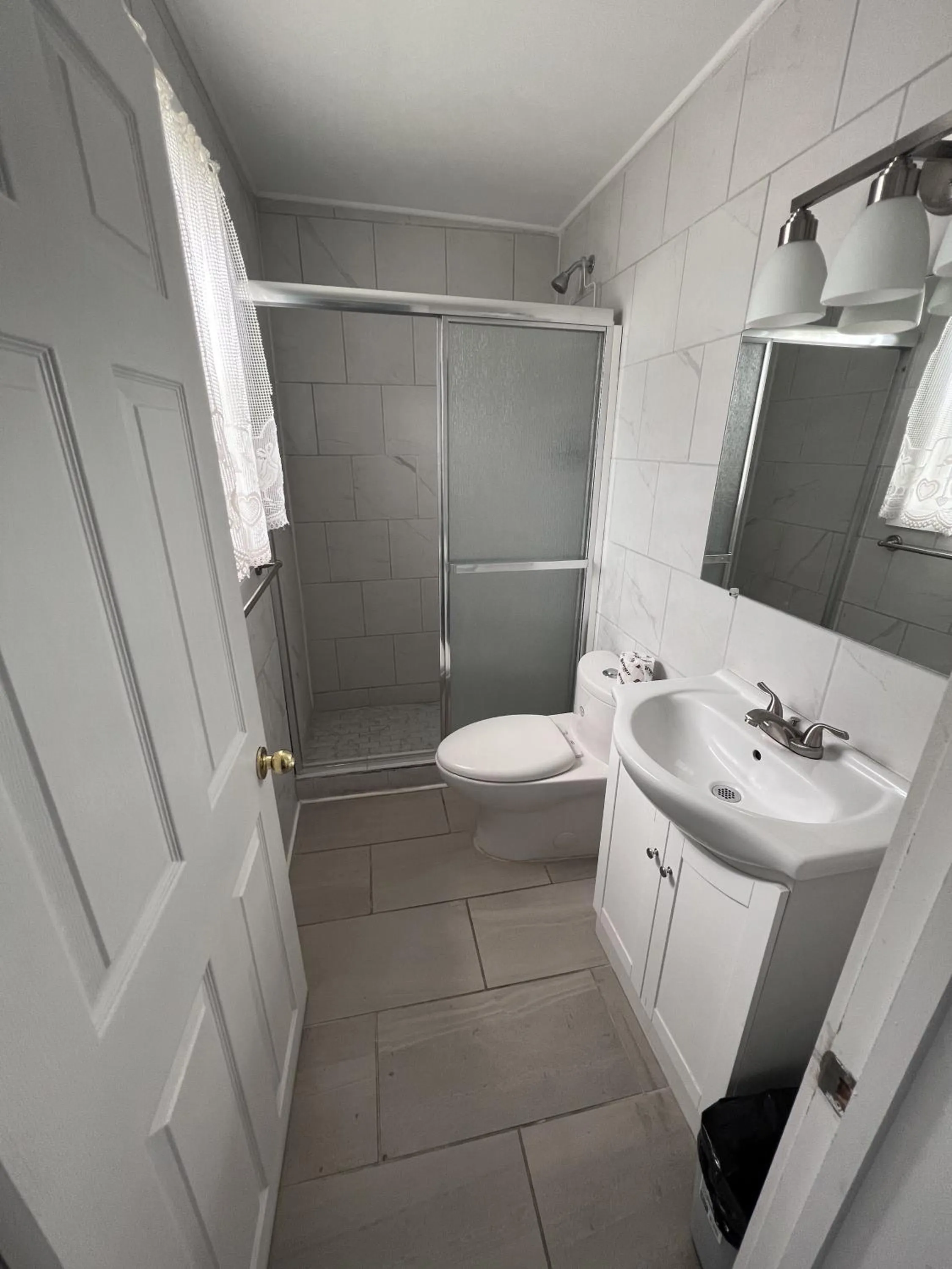 Shower in Elect Inn 5