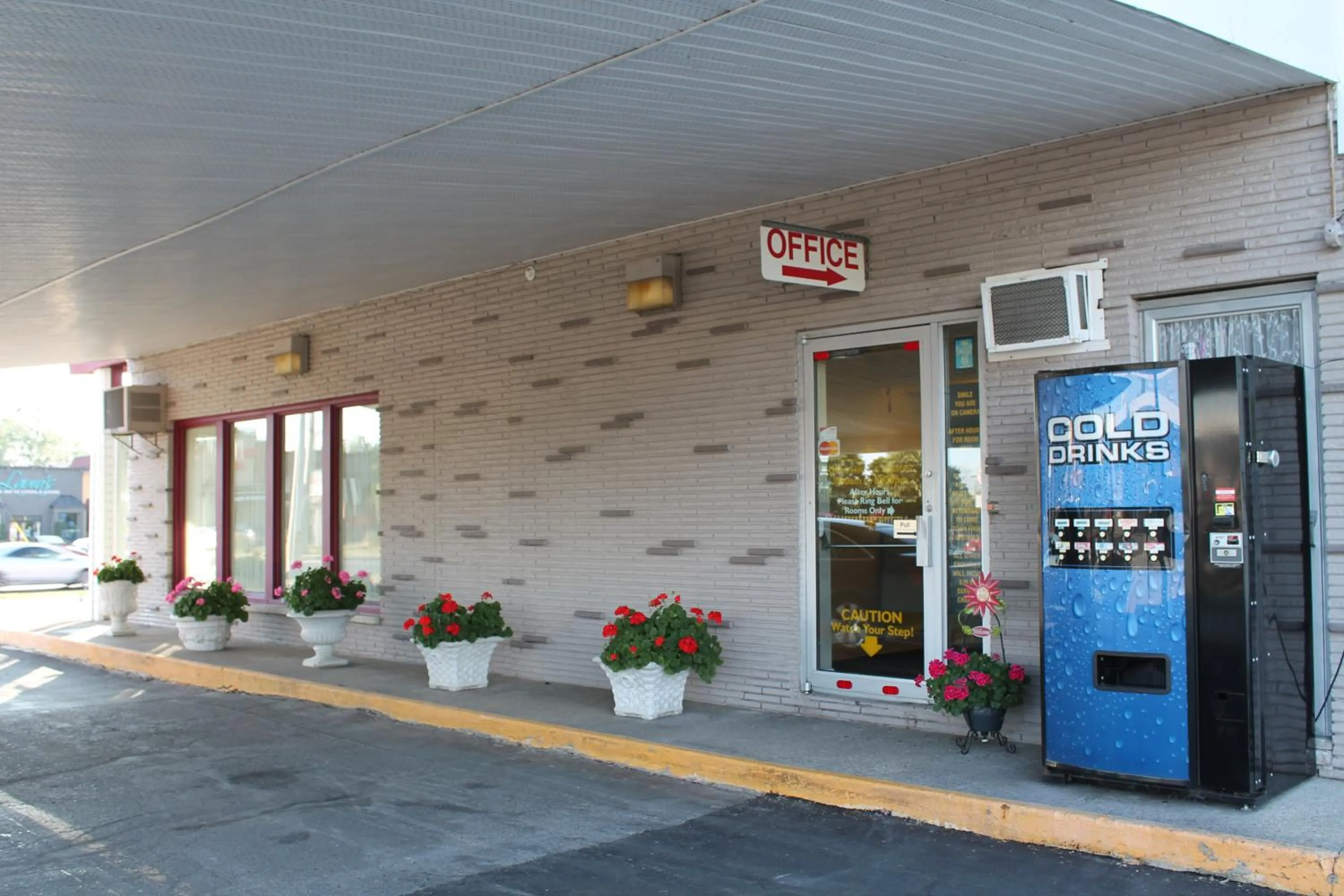 Facade/entrance in Elect Inn 5