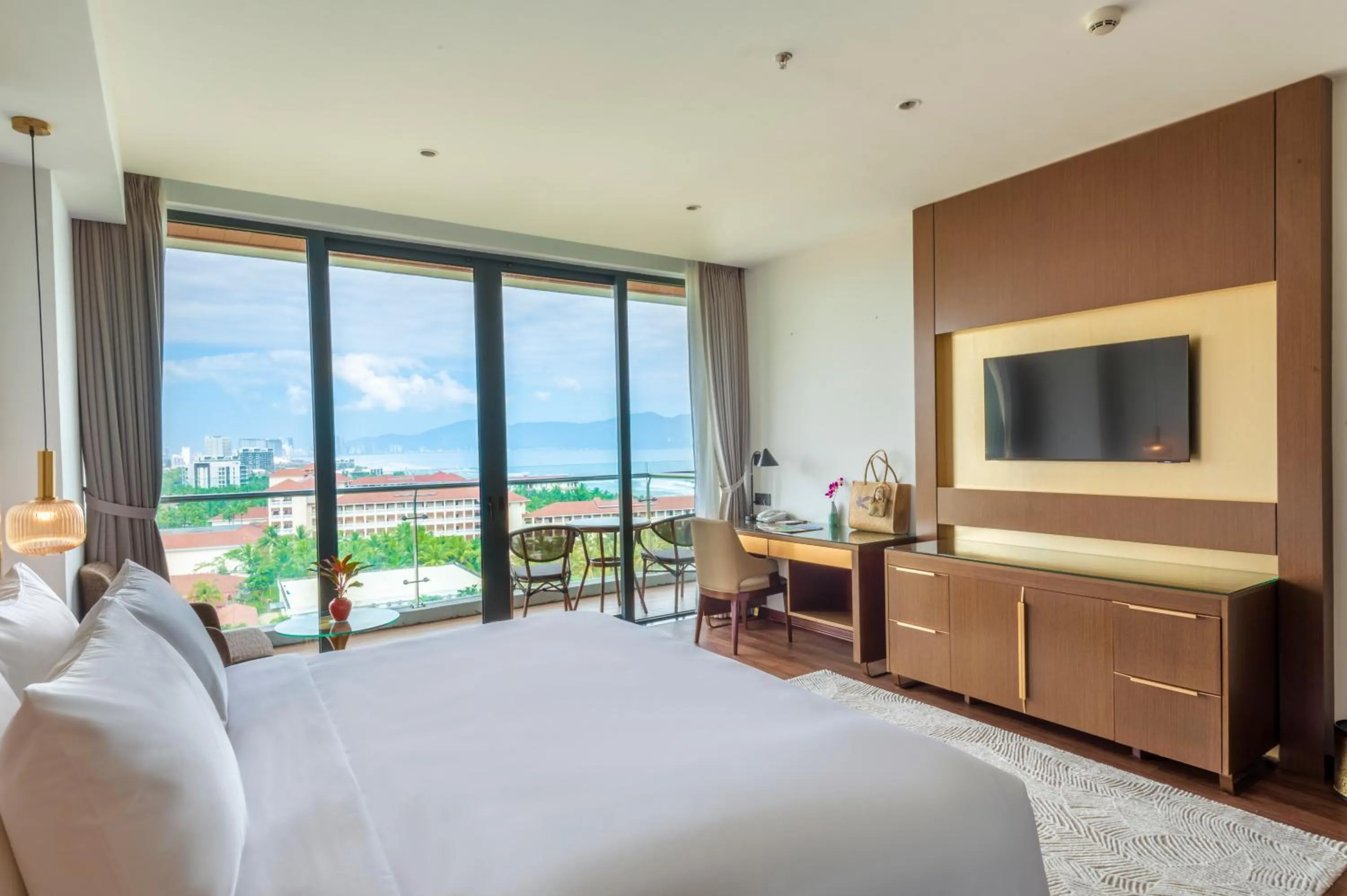 Communal lounge/ TV room, Bed in KOI Resort & Residence Da Nang - Inclusive Spa access