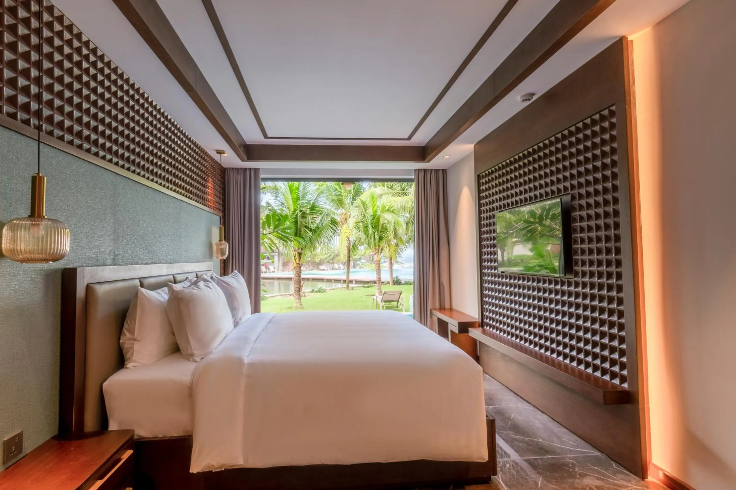 Bed in KOI Resort & Residence Da Nang - Inclusive Spa access