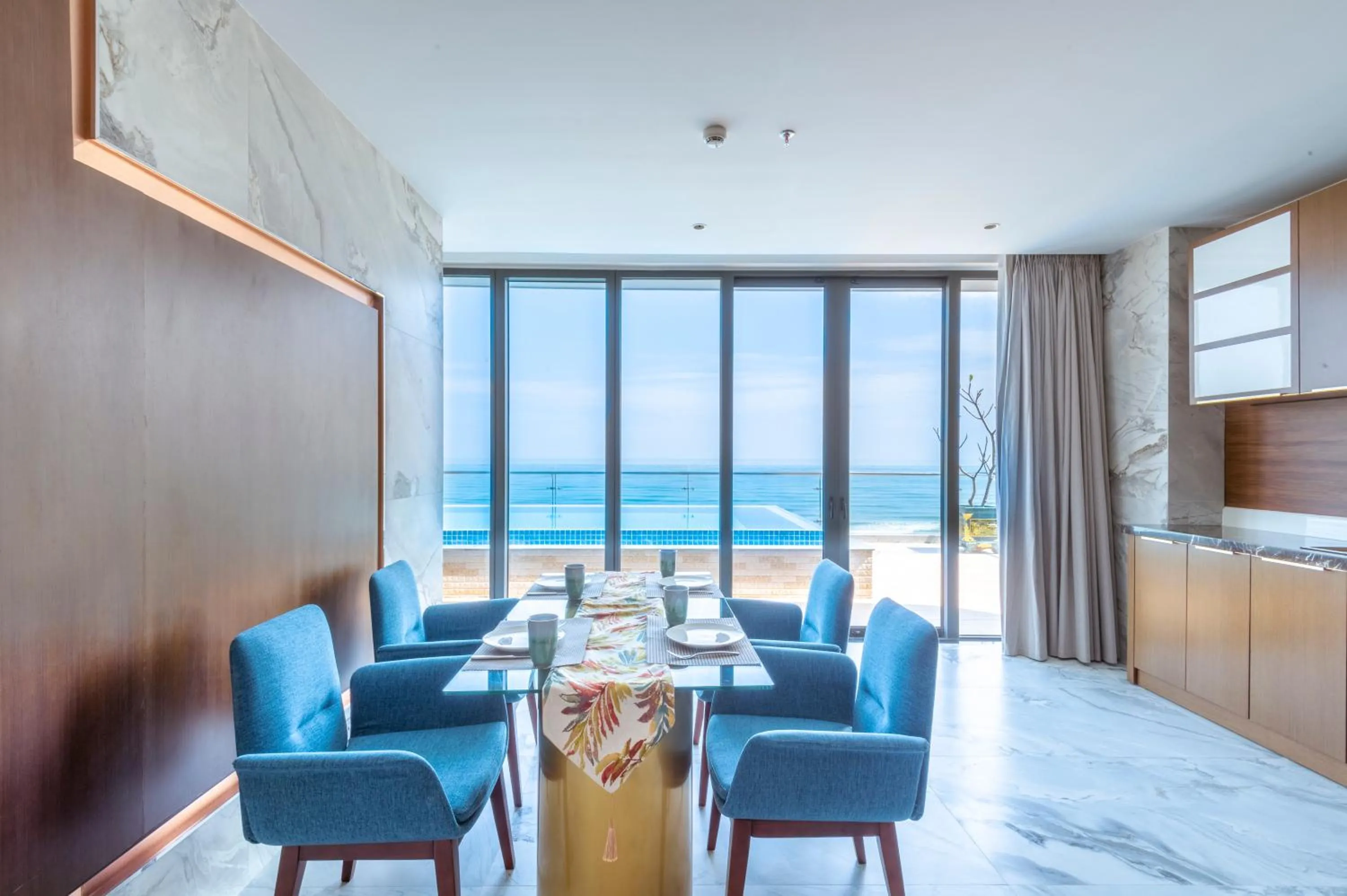 Living room in KOI Resort & Residence Da Nang - Inclusive Spa access