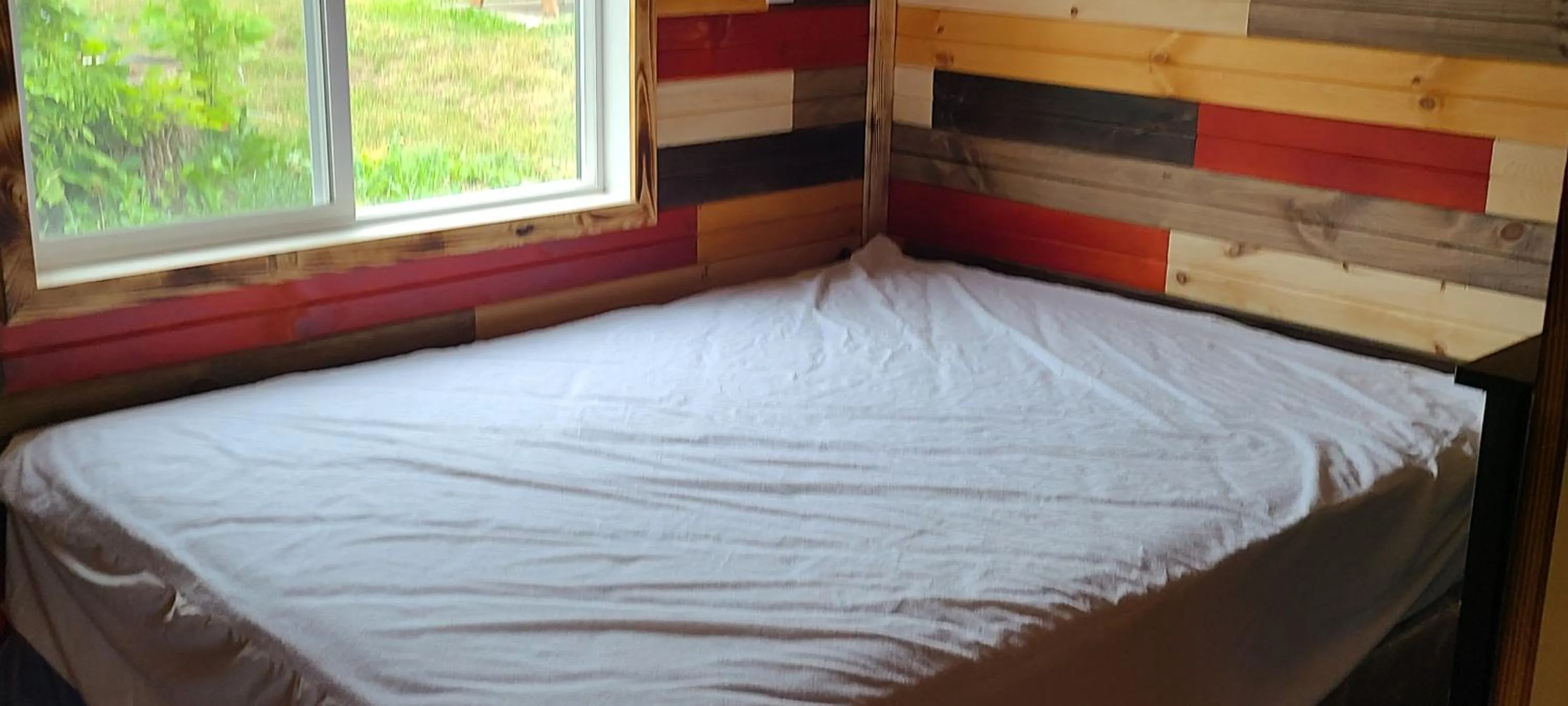Bedroom, Bed in Stoneburg Cove Cottages