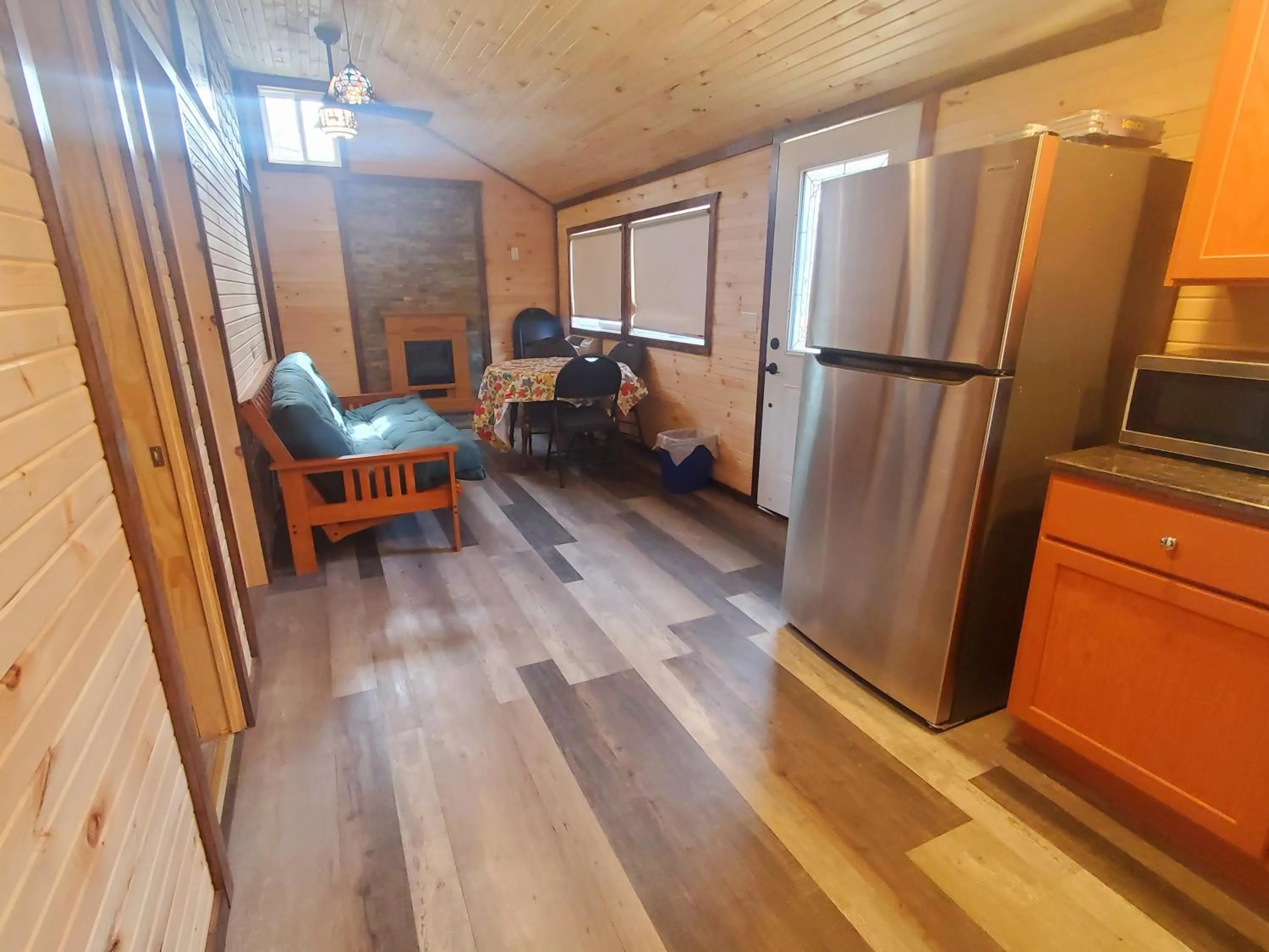 Seating area in Stoneburg Cove Cottages