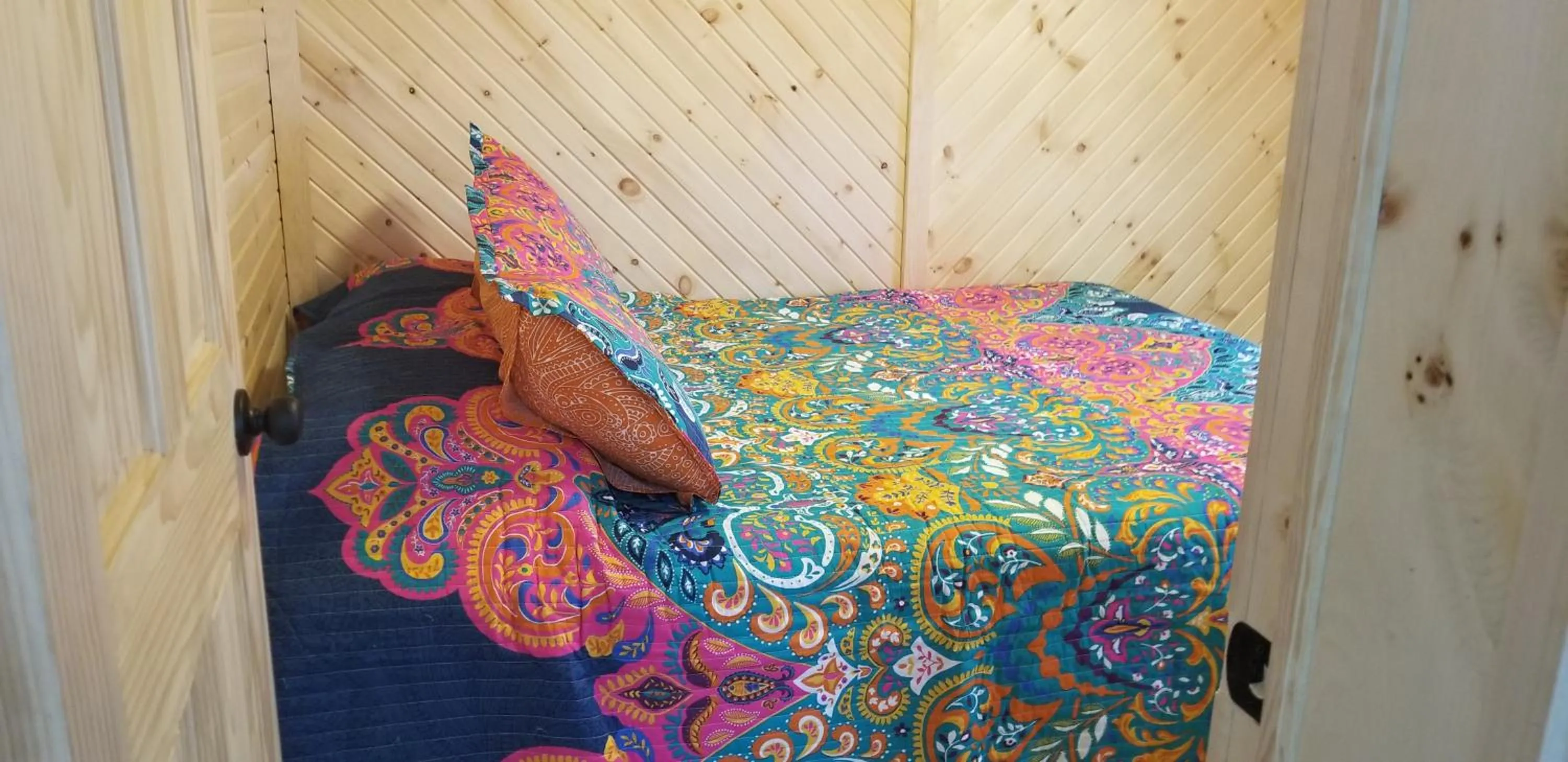 Bedroom in Stoneburg Cove Cottages