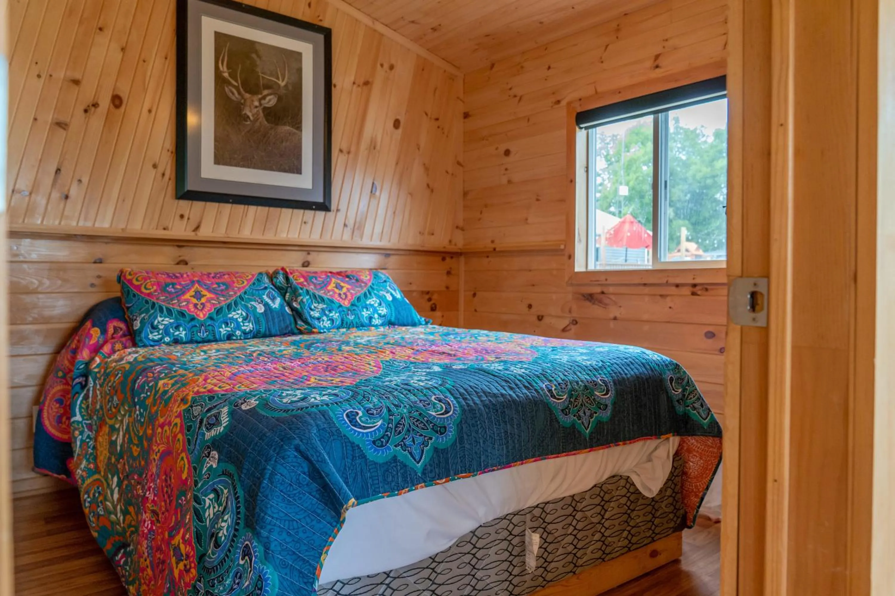 Bedroom, Bed in Stoneburg Cove Cottages