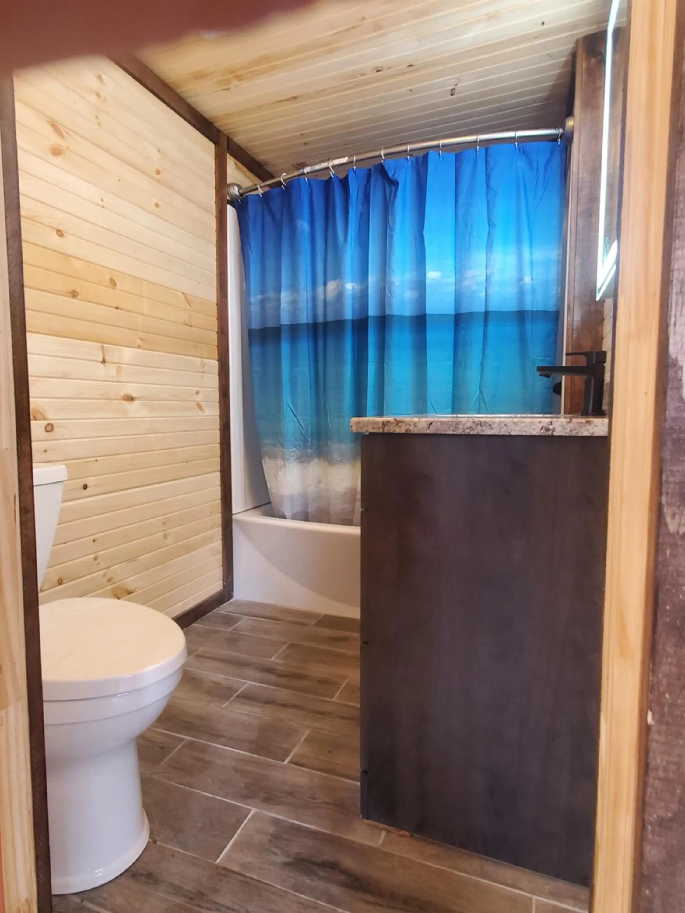 Bathroom in Stoneburg Cove Cottages