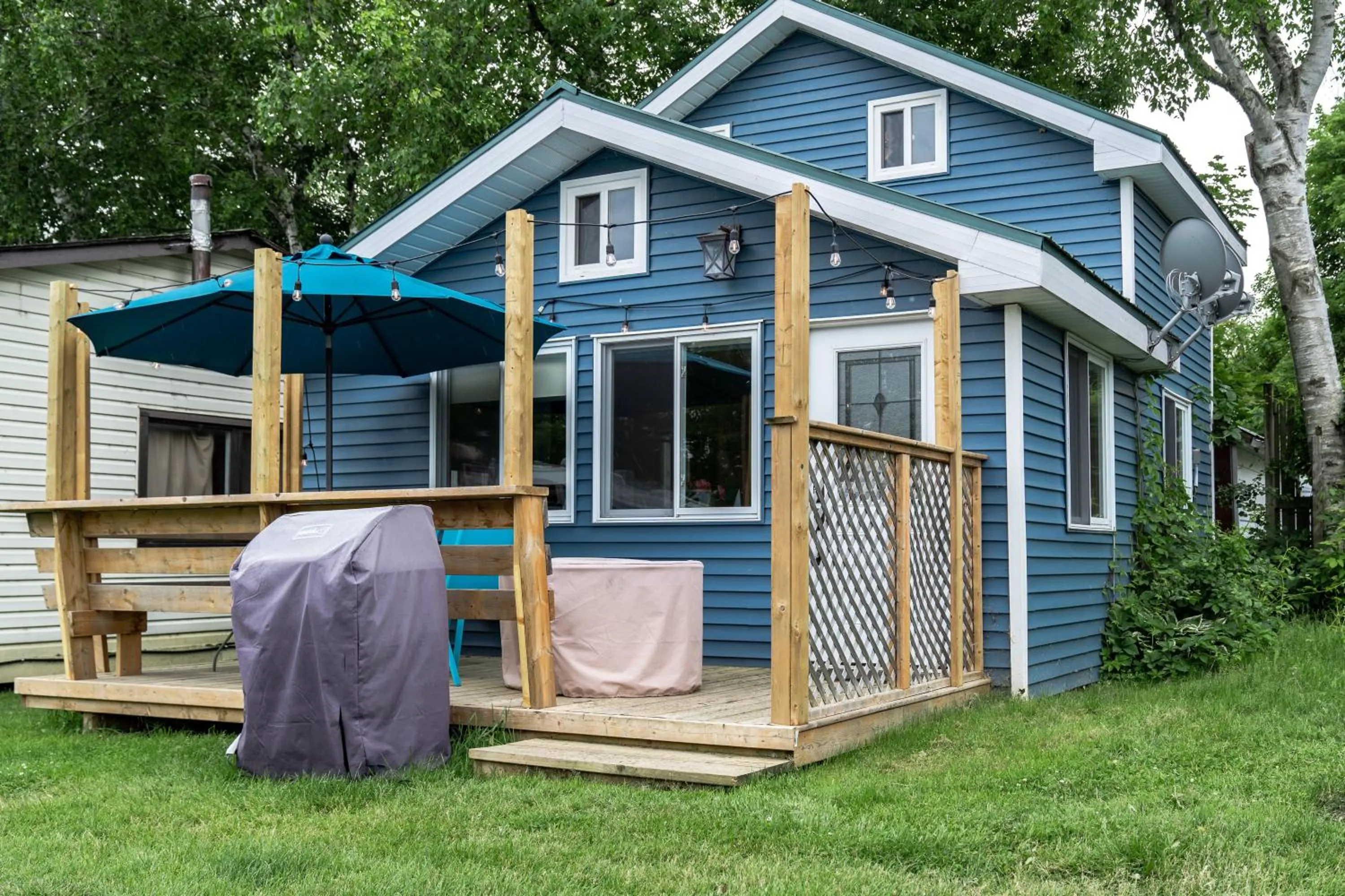 Property building in Stoneburg Cove Cottages