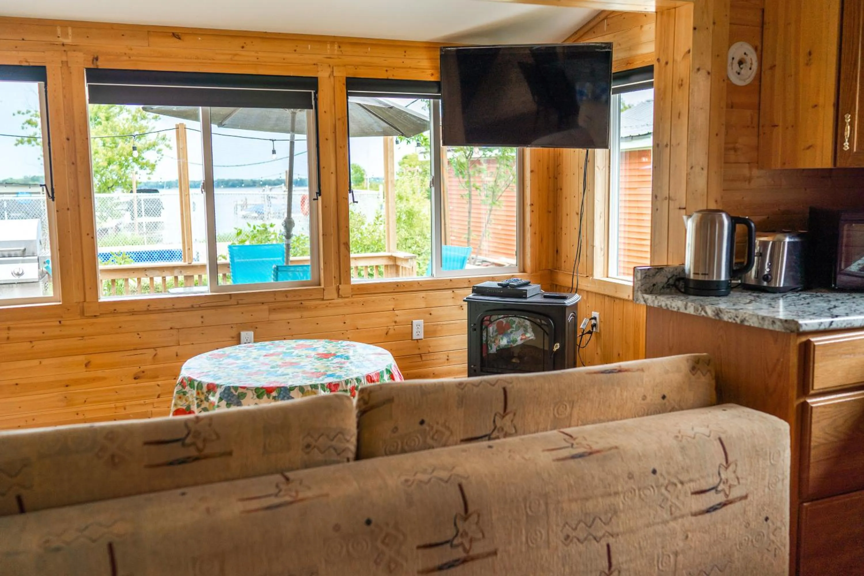 Living room in Stoneburg Cove Cottages