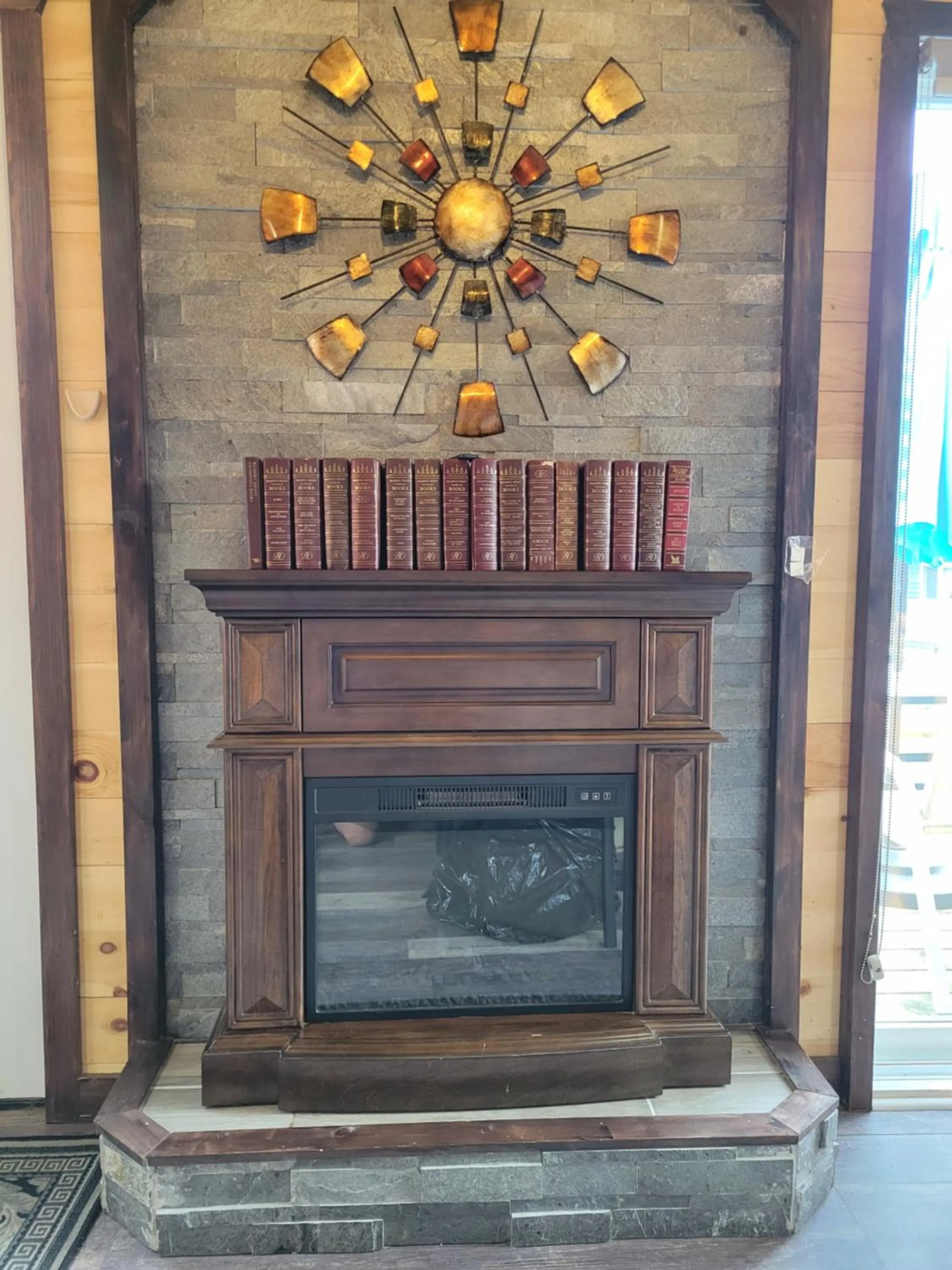 Decorative detail in Stoneburg Cove Cottages