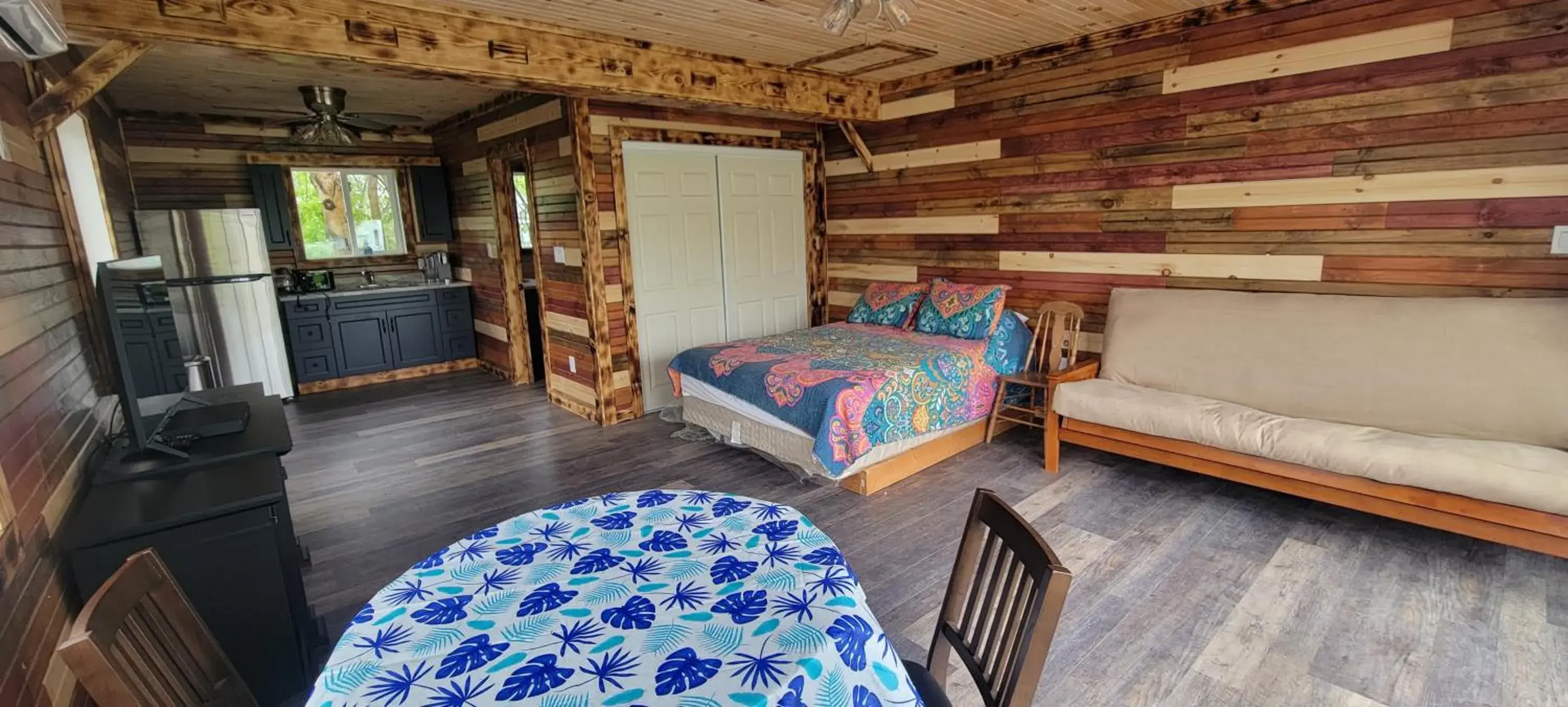 Deluxe Queen Studio in Stoneburg Cove Cottages Deluxe Queen Studio in Stoneburg Cove Cottages