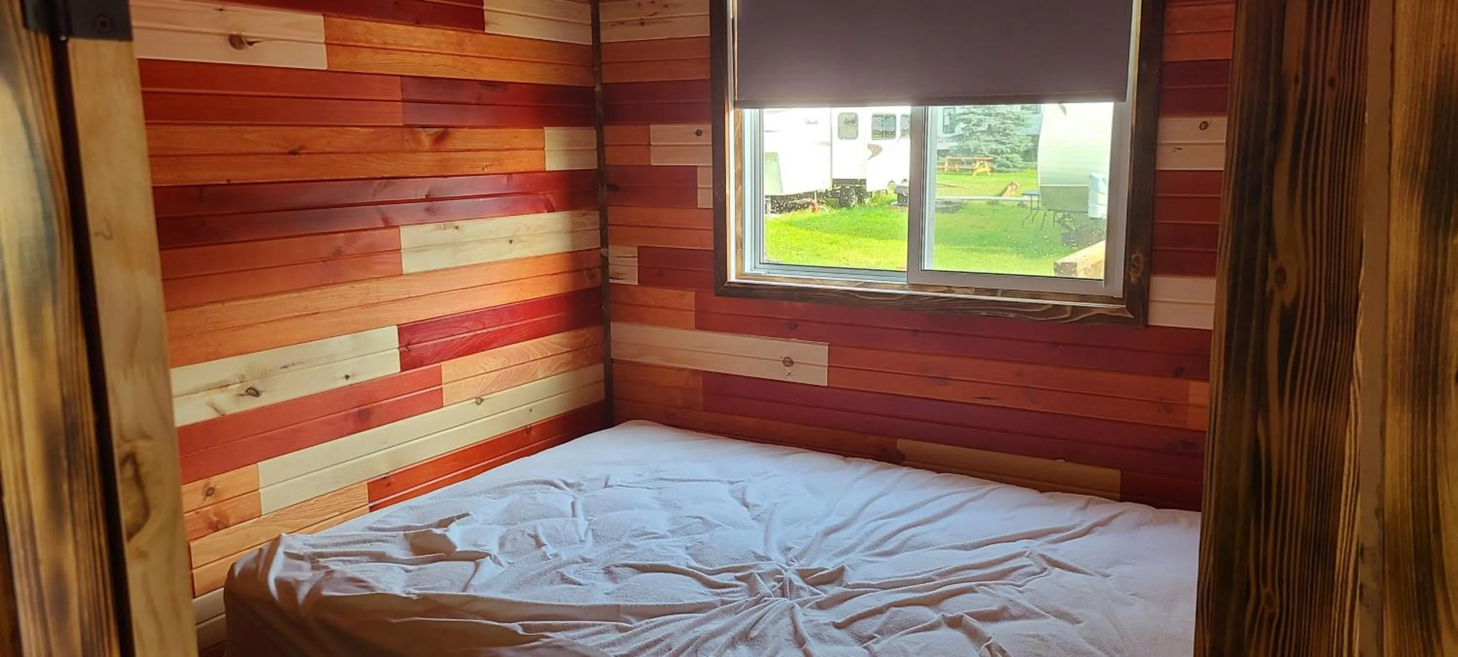 Bedroom, Bed in Stoneburg Cove Cottages