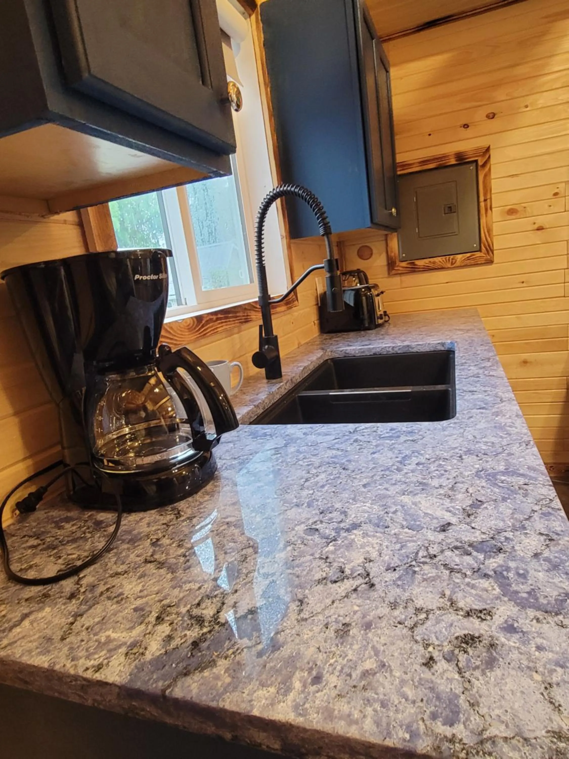 Kitchen or kitchenette in Stoneburg Cove Cottages