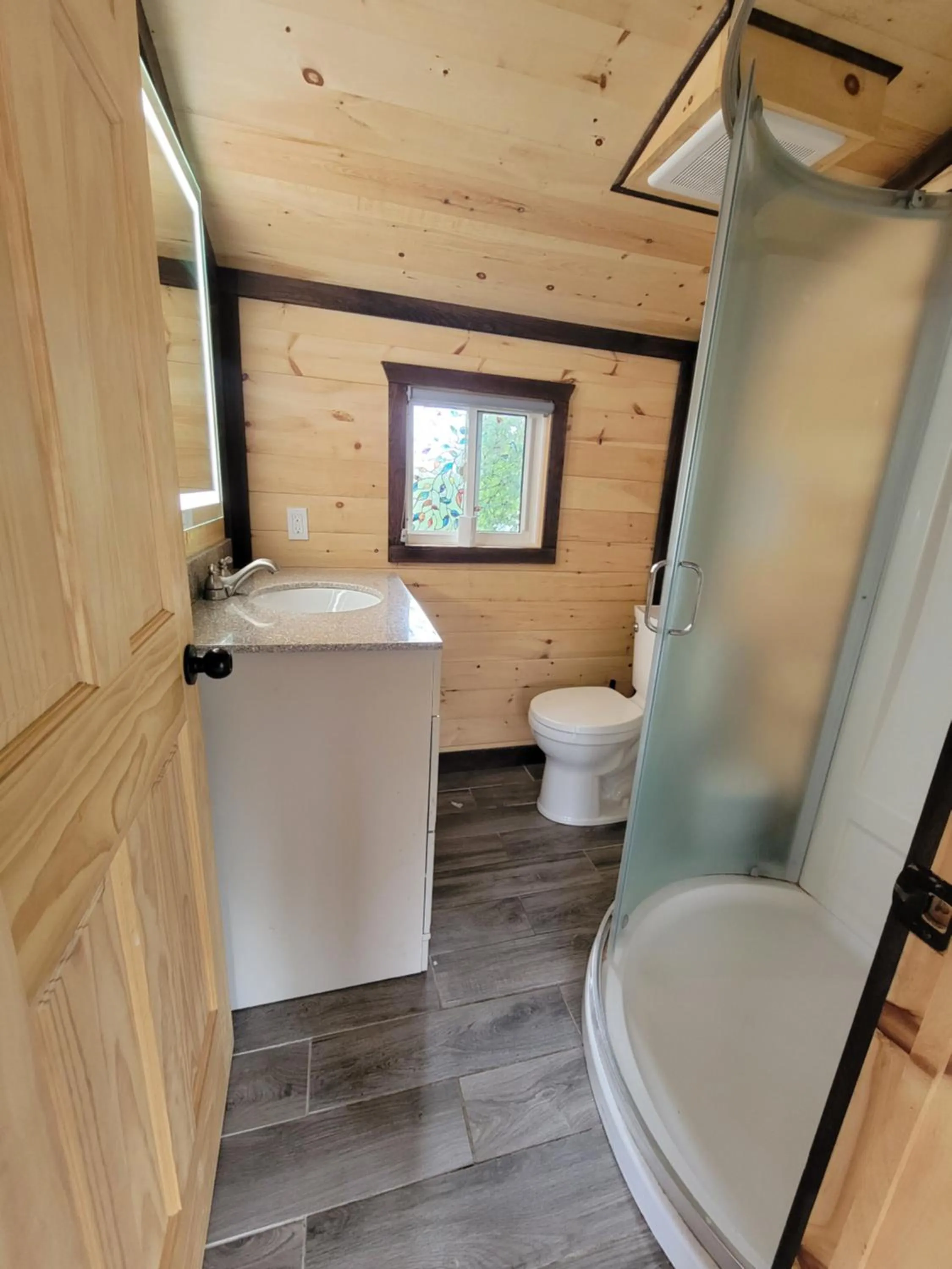 Bathroom in Stoneburg Cove Cottages