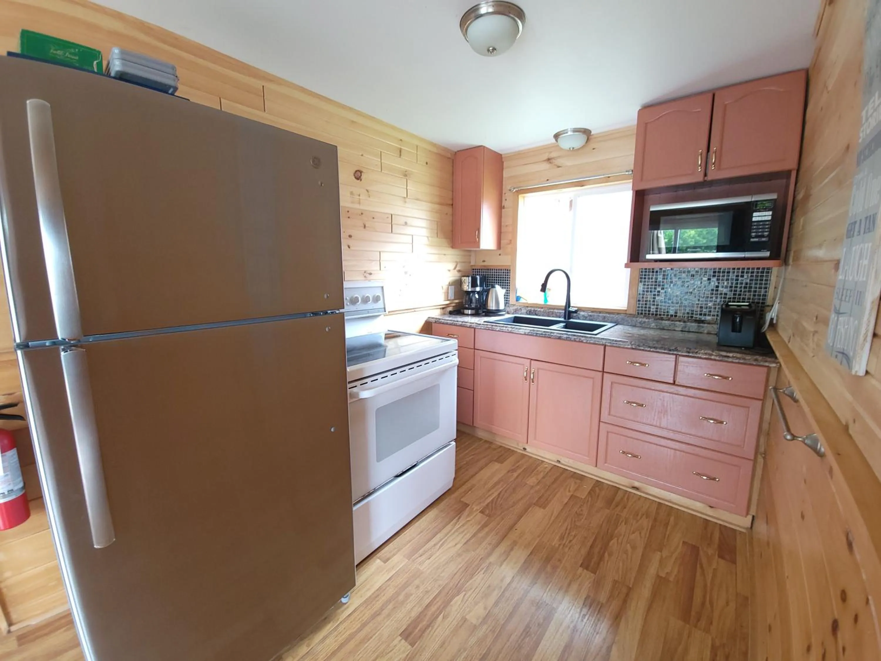 Kitchen or kitchenette in Stoneburg Cove Cottages