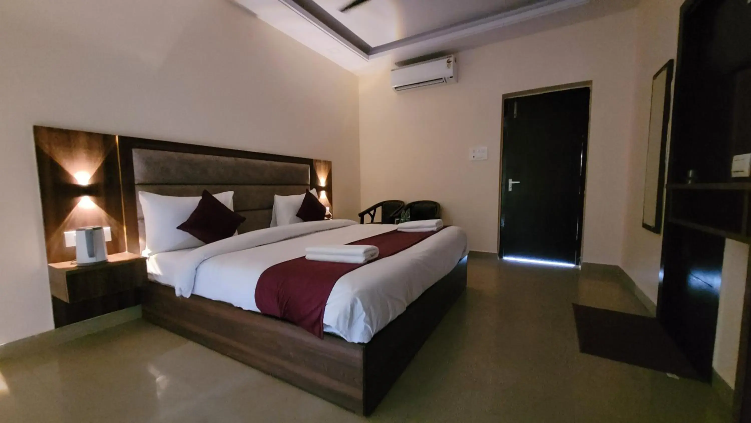 Bed in Hotel Keshav Nandan By The Shivaay Bed in Hotel Keshav Nandan By The Shivaay