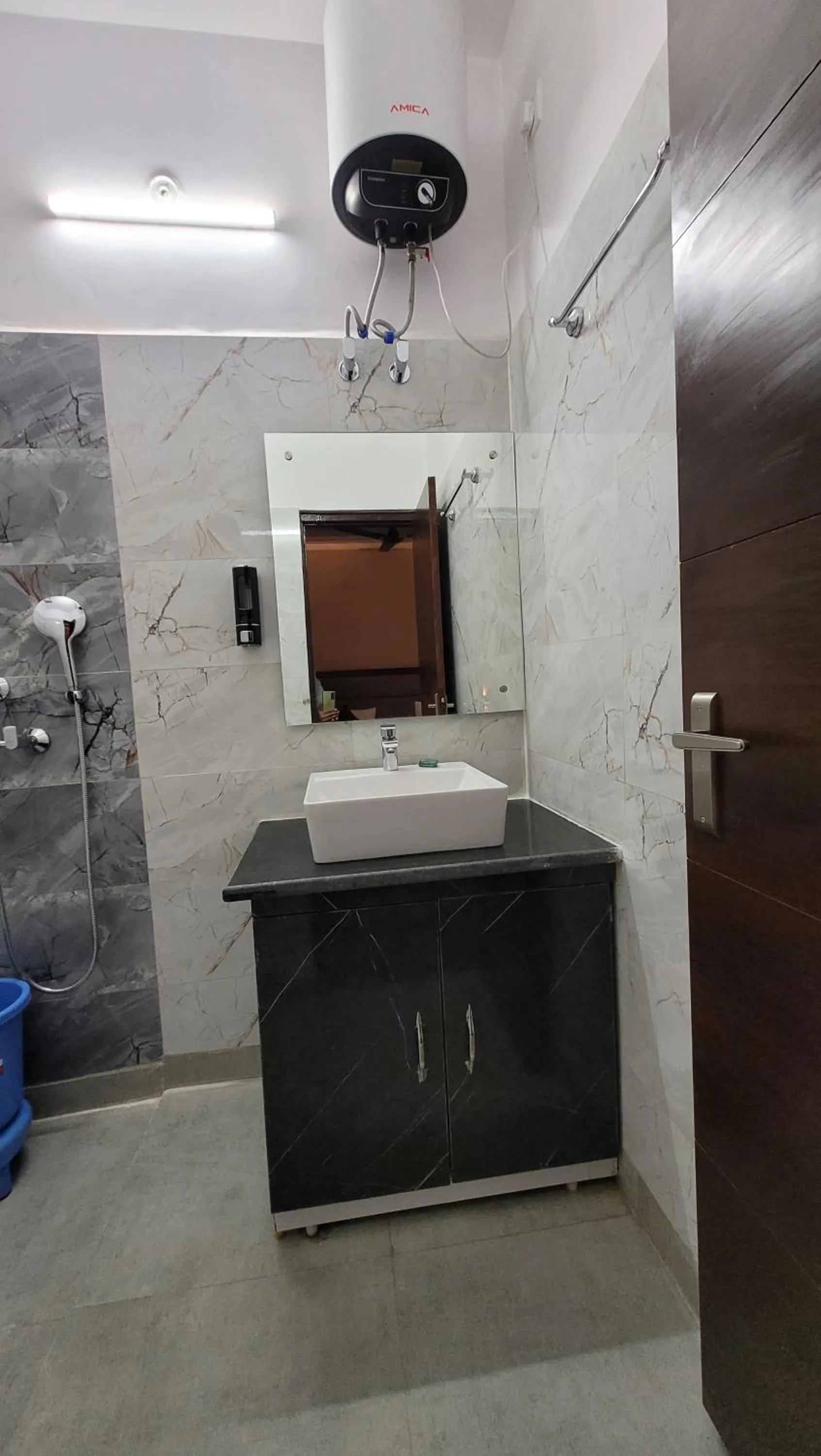 Shower in Hotel Keshav Nandan By The Shivaay