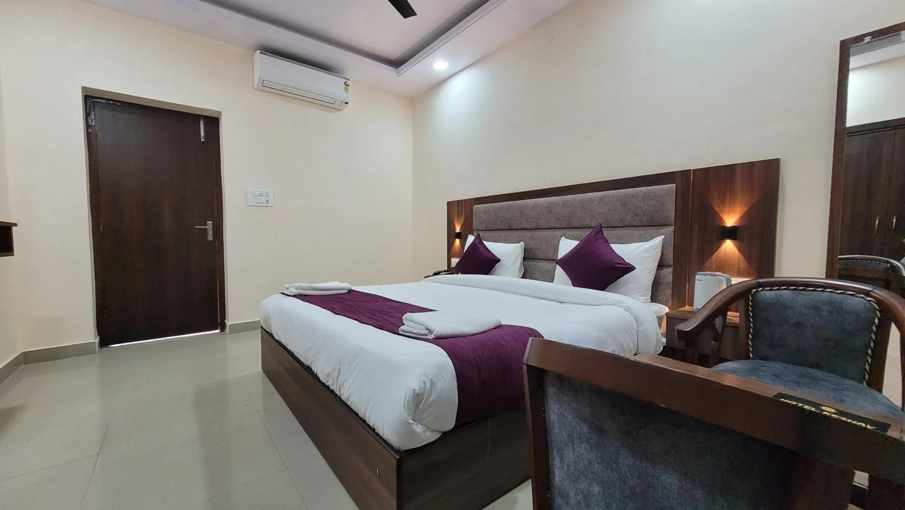Bed in Hotel Keshav Nandan By The Shivaay