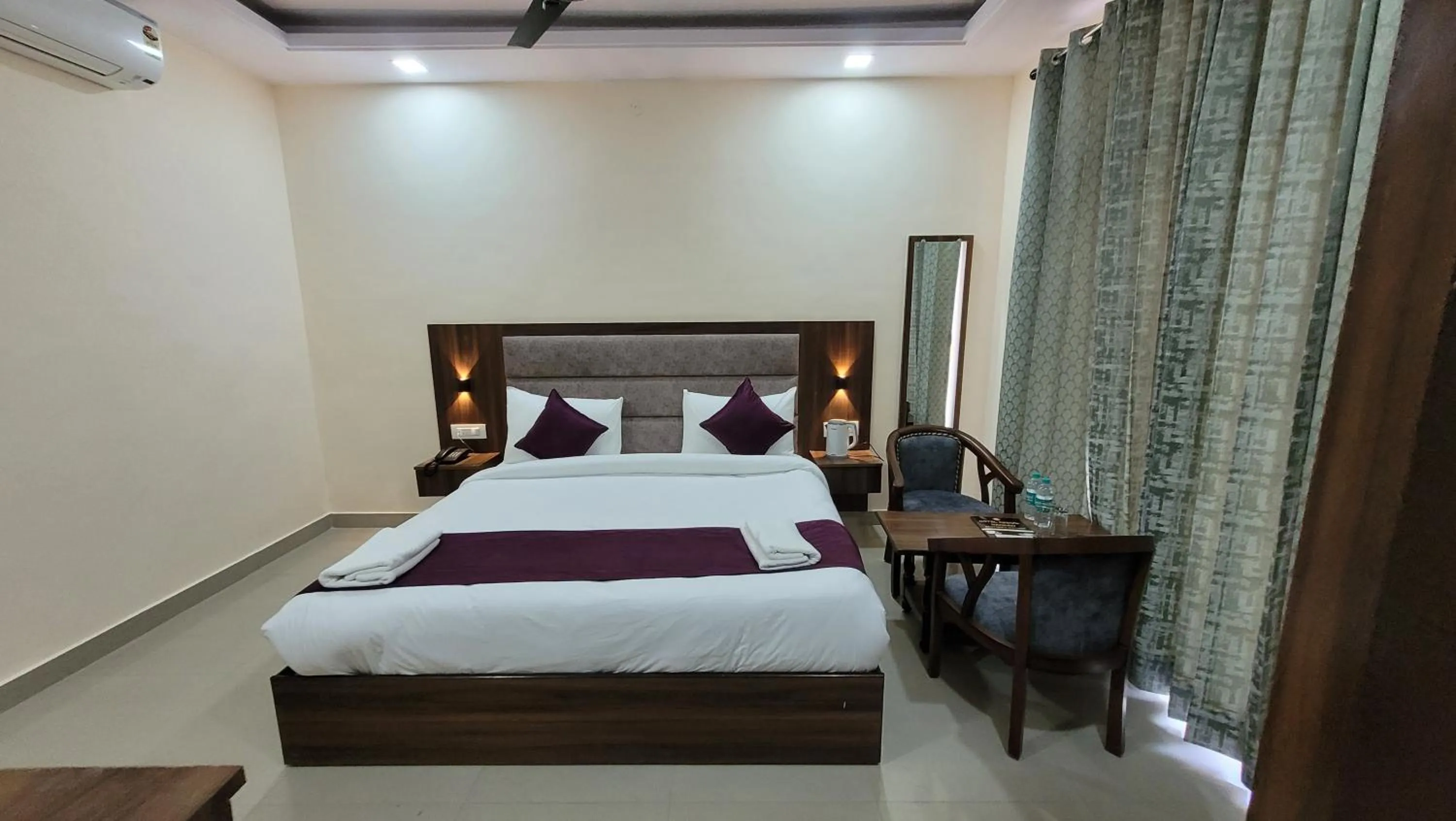 Bed in Hotel Keshav Nandan By The Shivaay