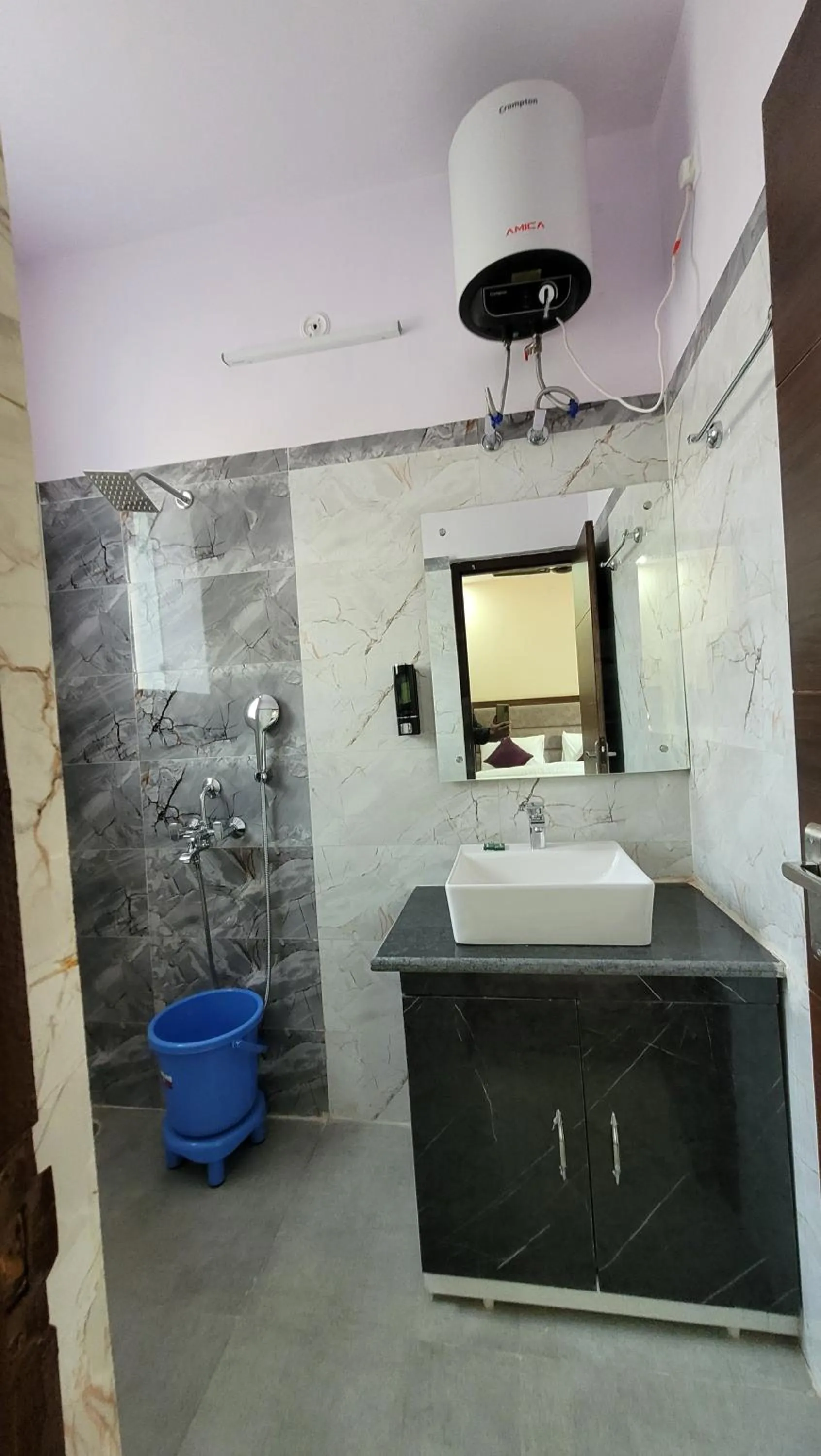 Shower in Hotel Keshav Nandan By The Shivaay