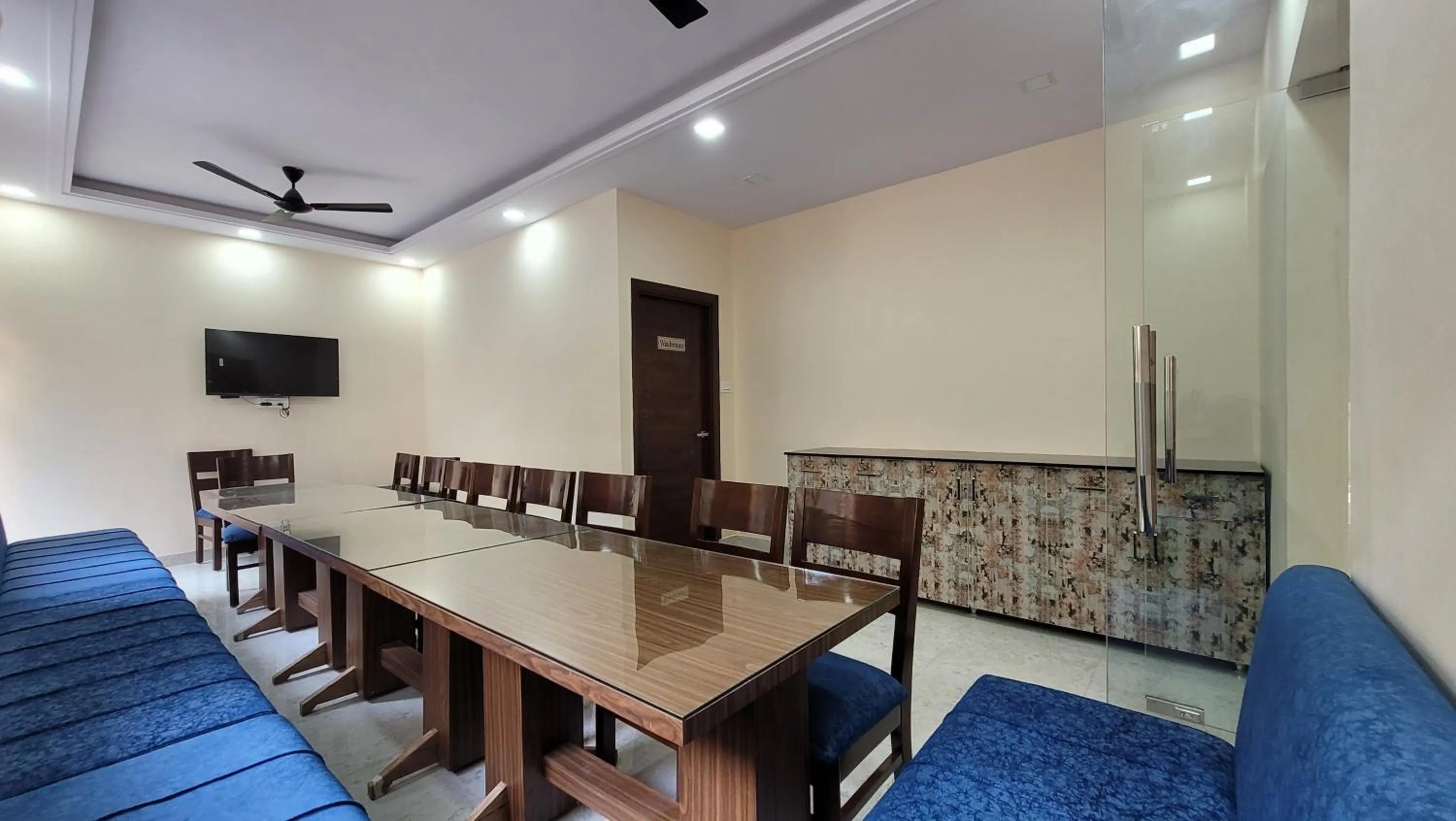 Restaurant/places to eat in Hotel Keshav Nandan By The Shivaay