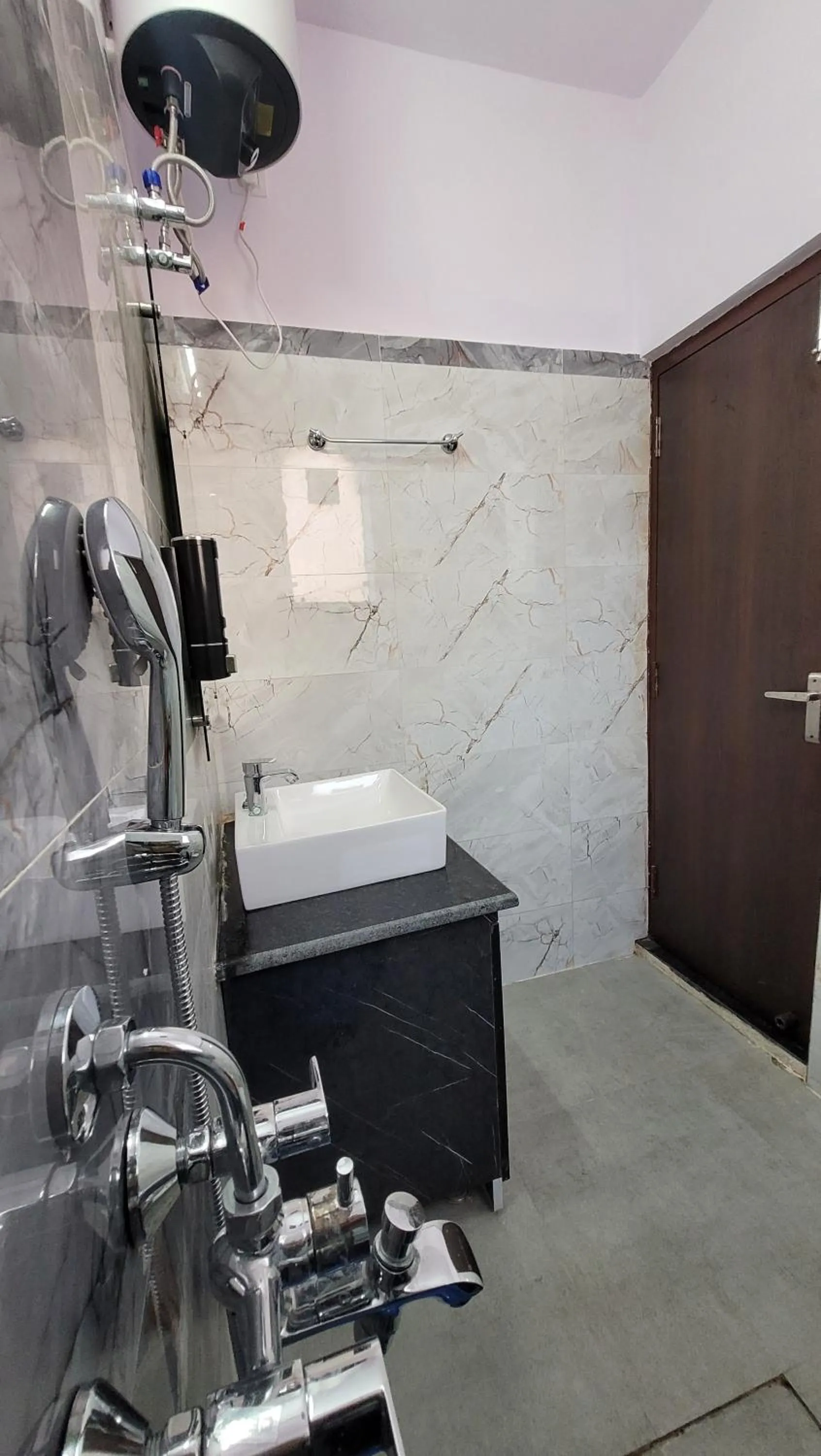 Shower in Hotel Keshav Nandan By The Shivaay