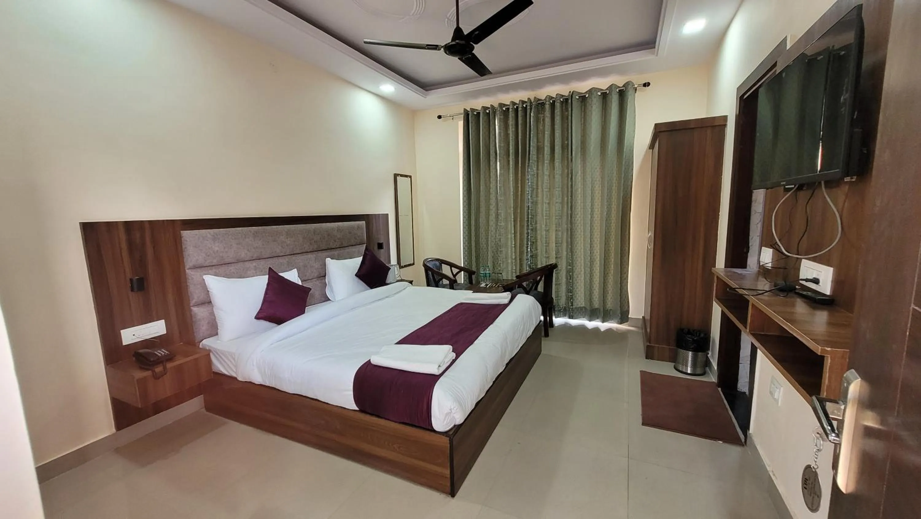 Bed in Hotel Keshav Nandan By The Shivaay