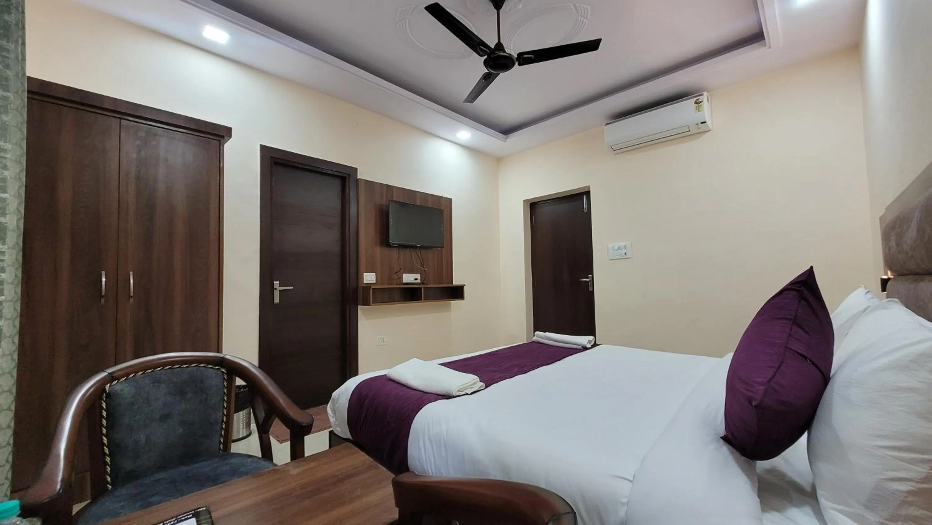 Bed in Hotel Keshav Nandan By The Shivaay