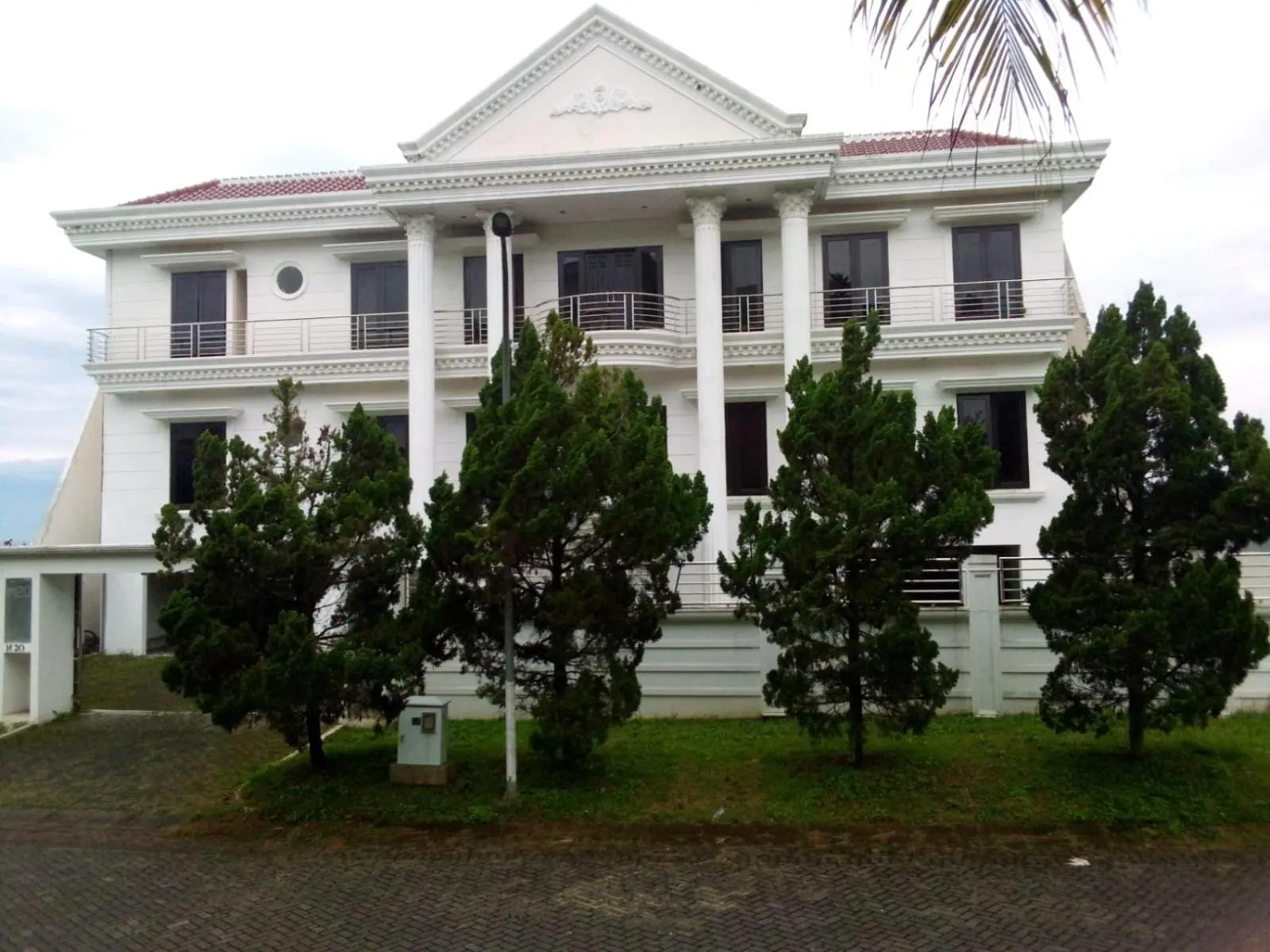 Property building in villa puncak tidar