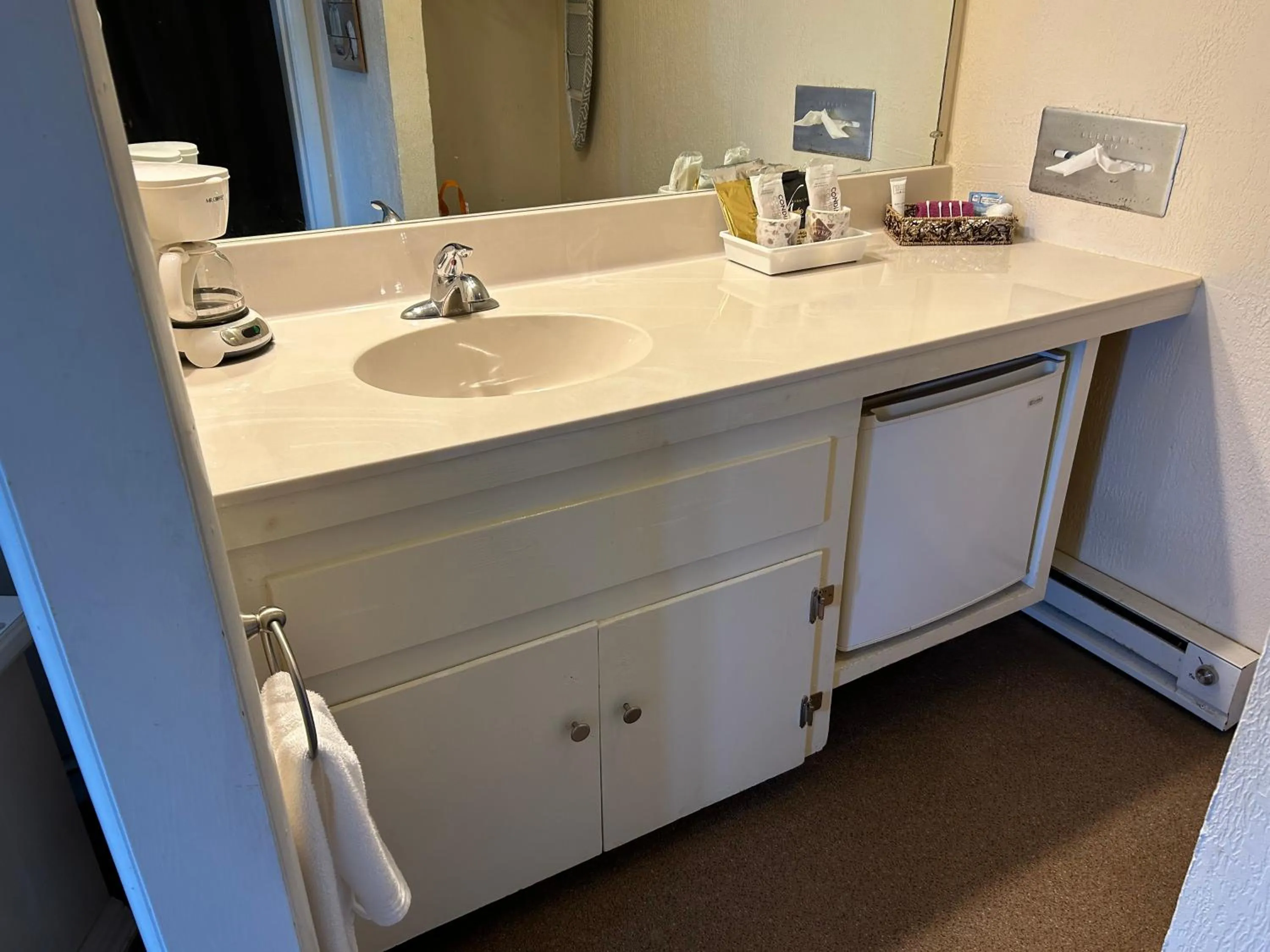 Bathroom in Cliff Dwellers Inn