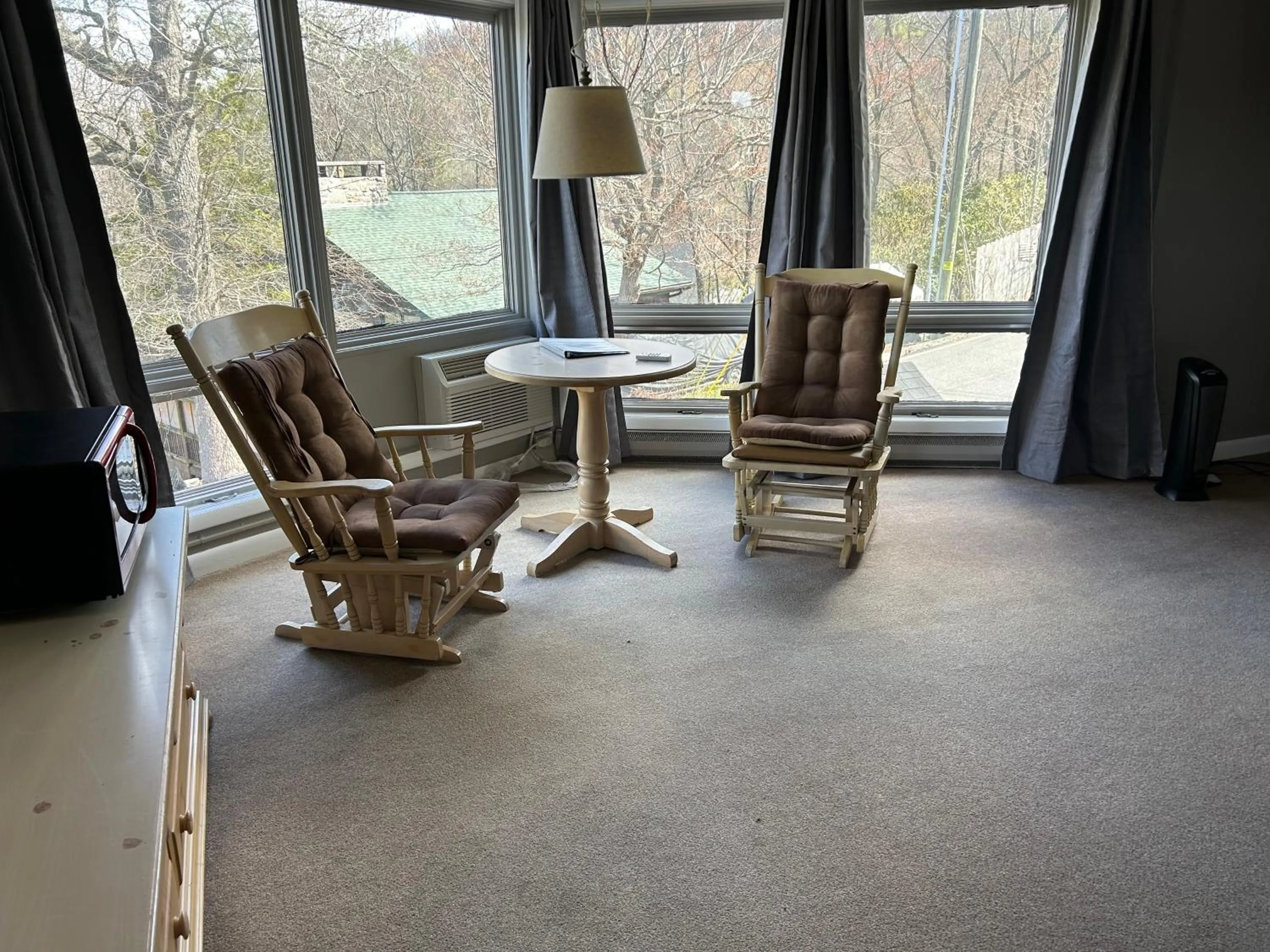 Seating area in Cliff Dwellers Inn