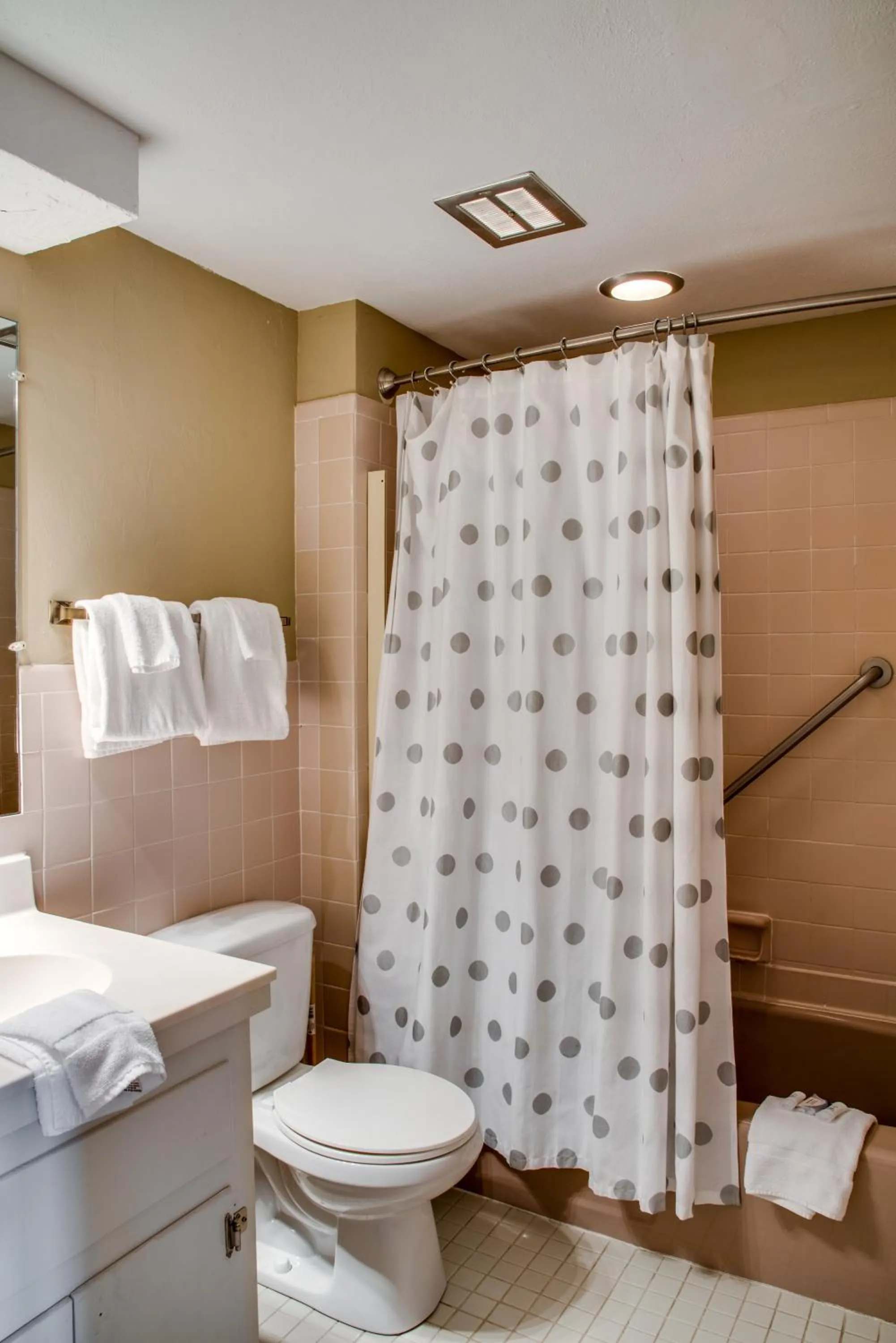 Bathroom in Cliff Dwellers Inn