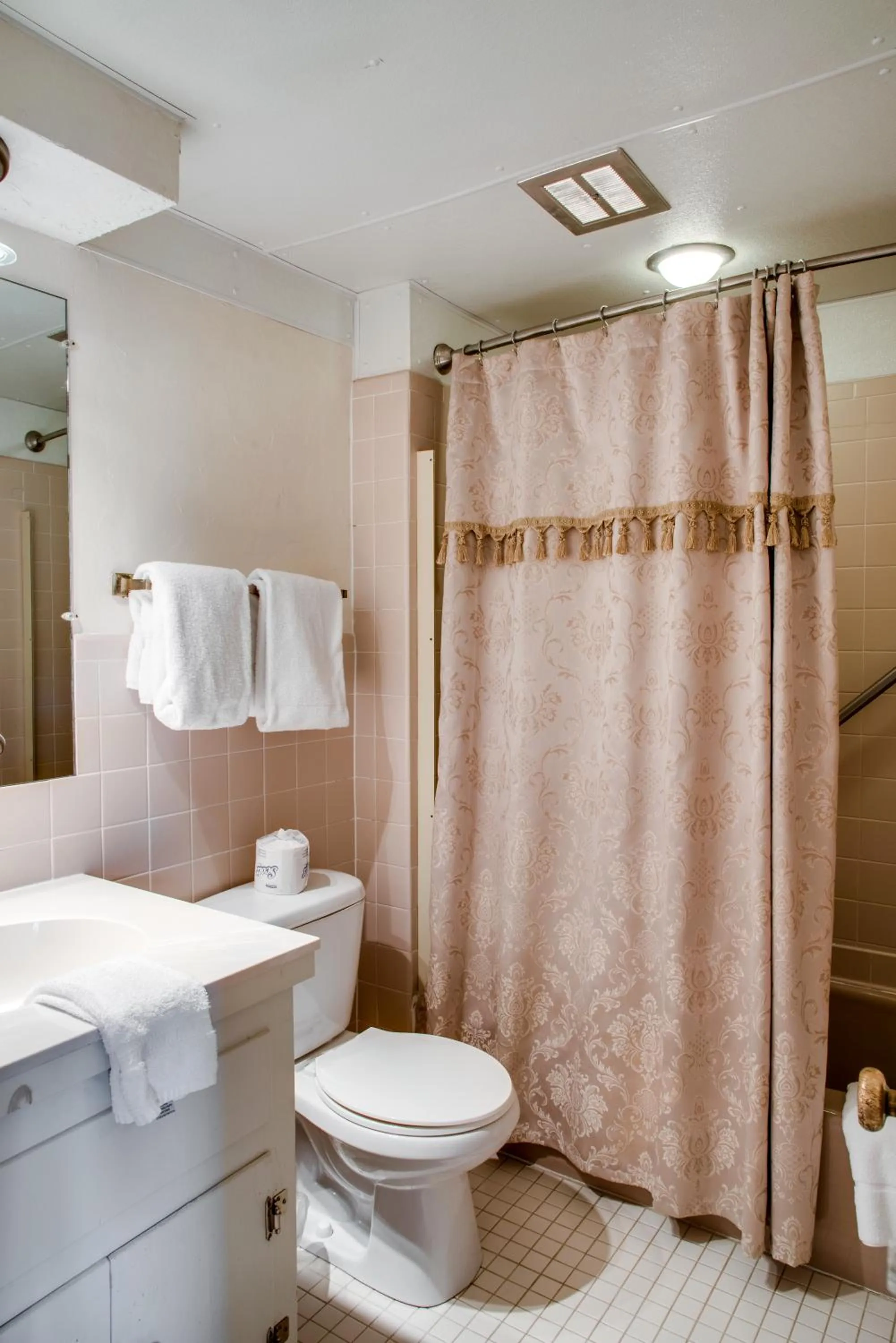 Bathroom in Cliff Dwellers Inn