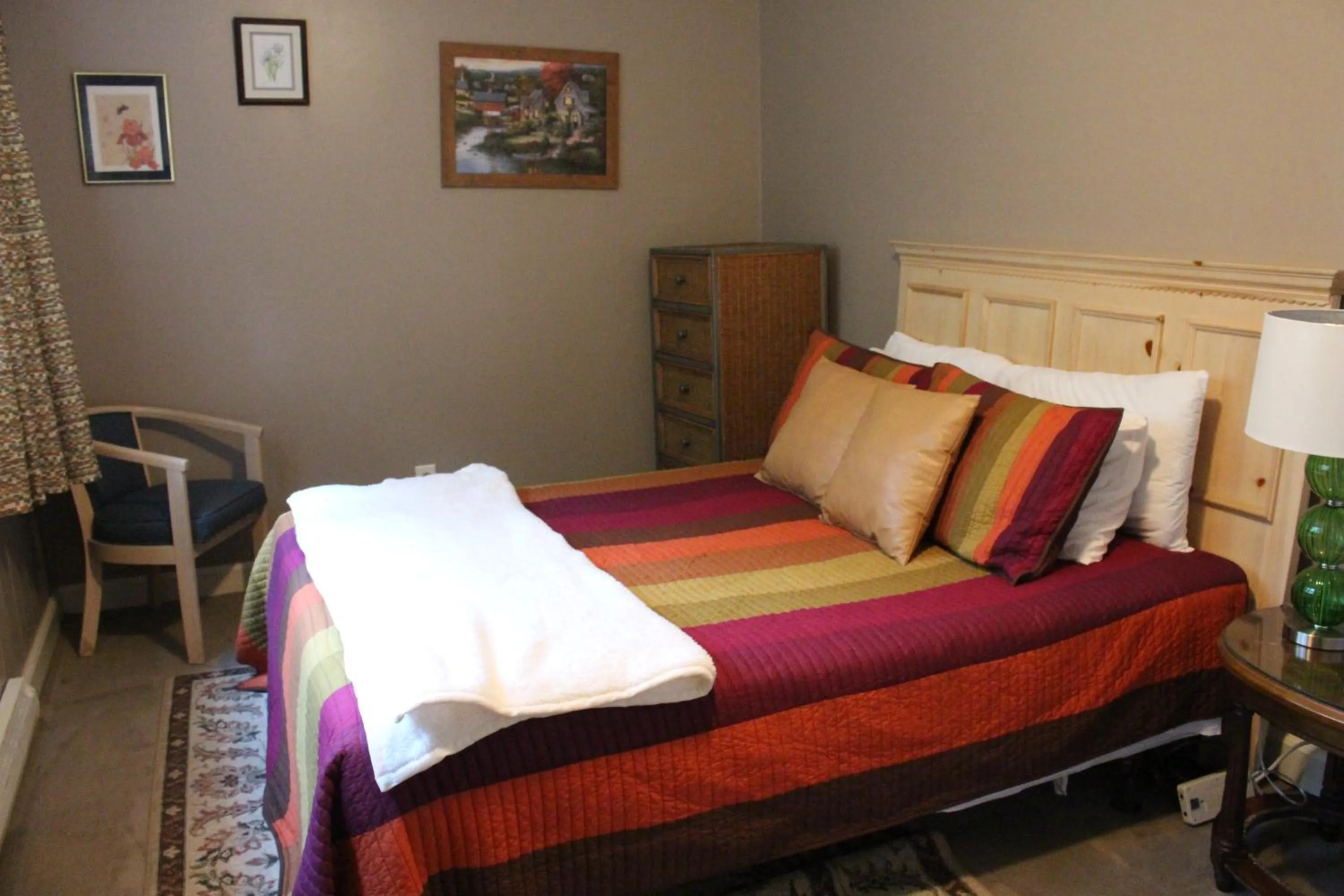 Bedroom, Bed in Cliff Dwellers Inn